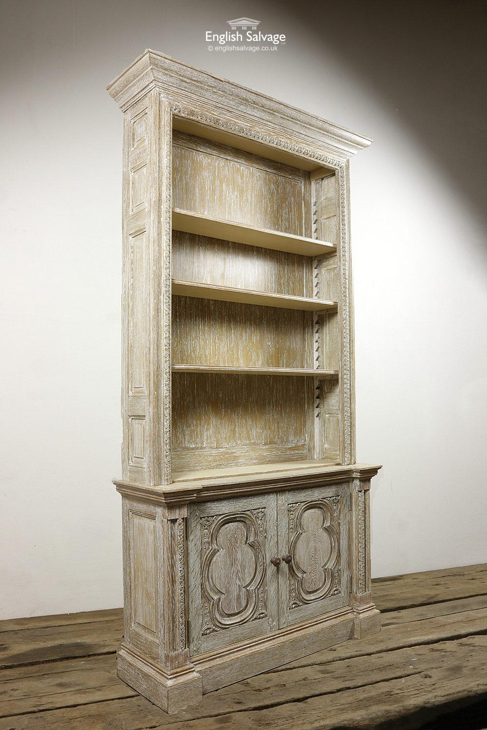 Simply Carved 4 Shelf Oak Bookcase, 20th Century For Sale 1