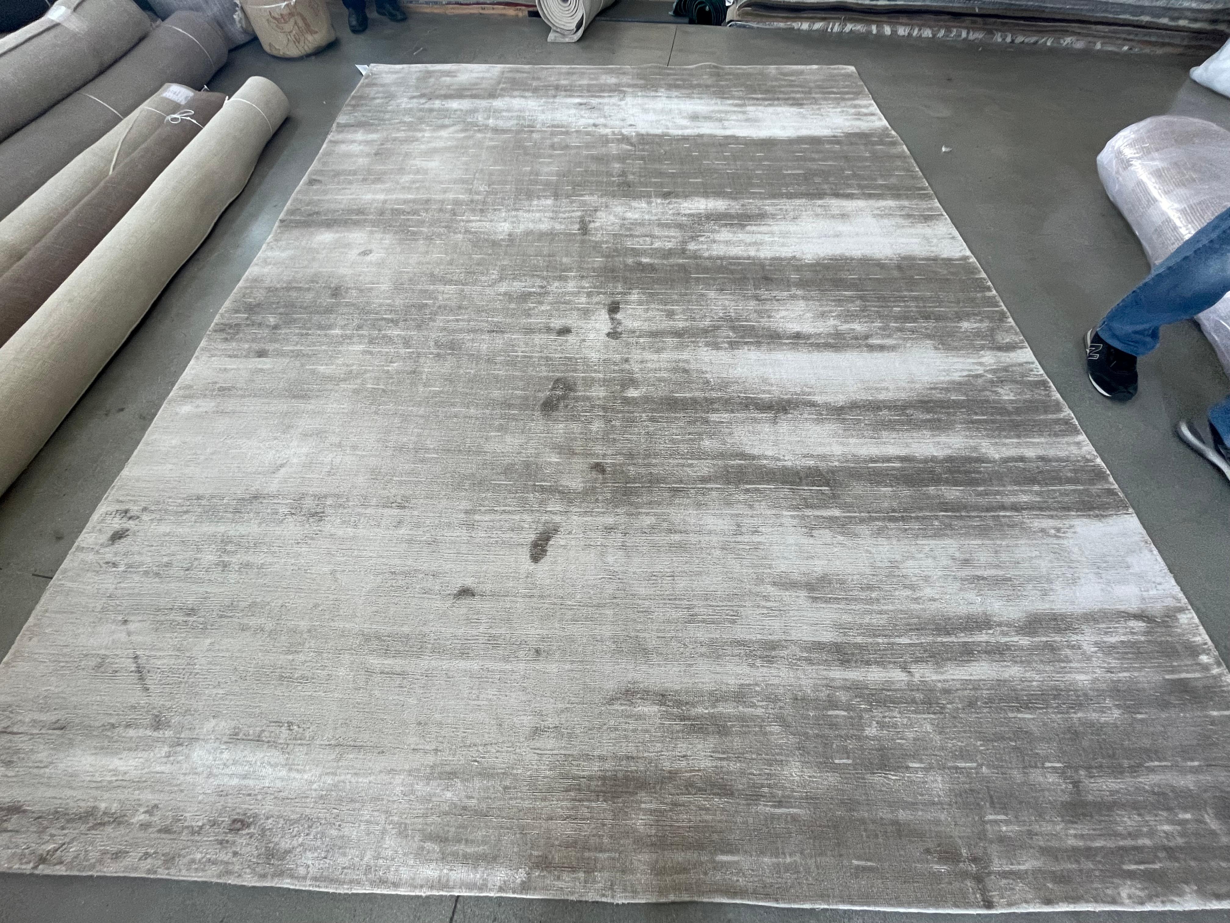 Simply Luxe light grey area rug - 6'1
