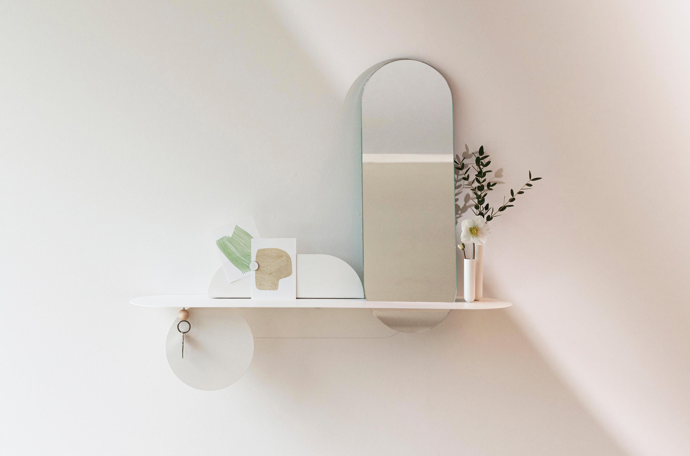 Simply White Shelf With Mirror by Mademoiselle Jo In New Condition For Sale In Geneve, CH