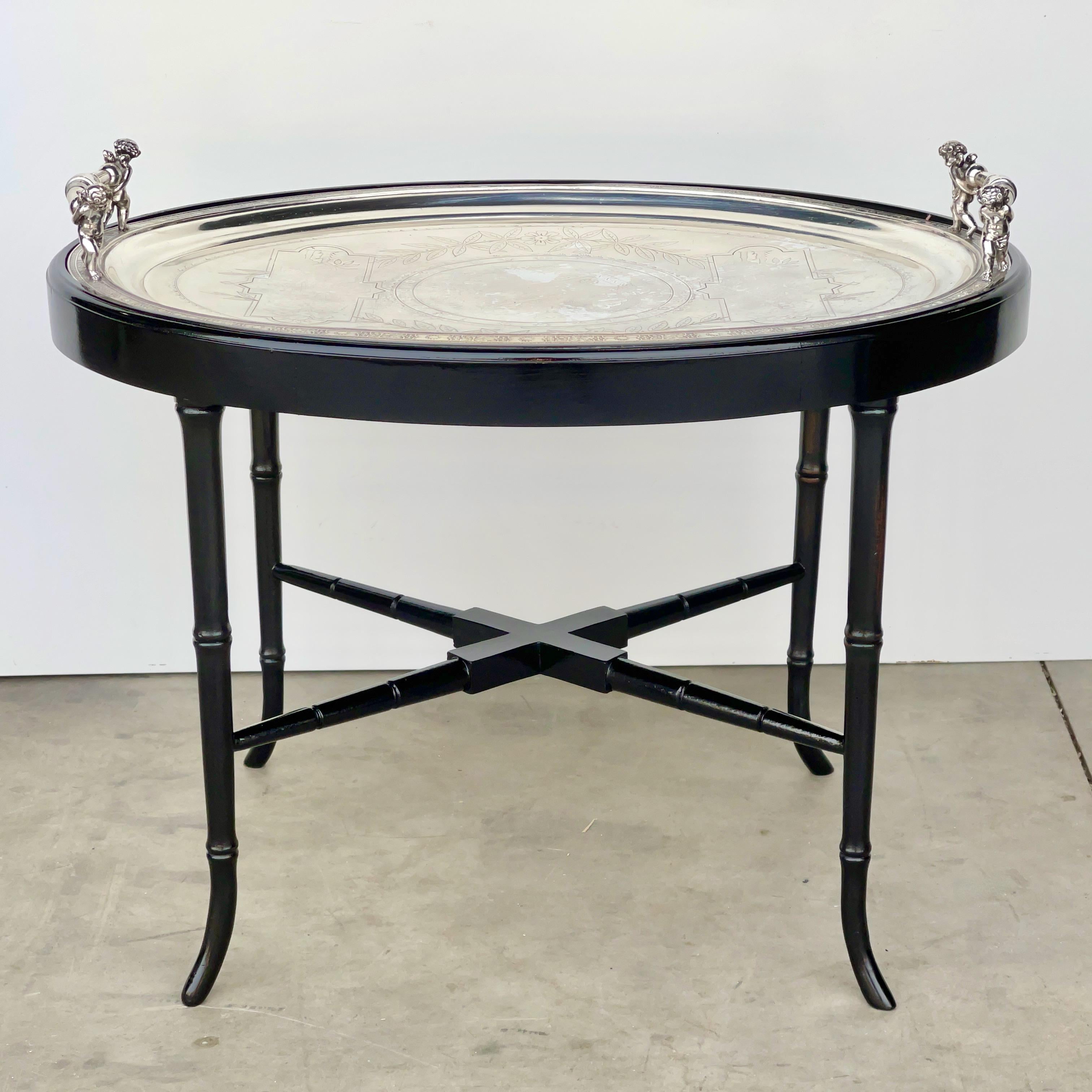 Regency Table à plateau ovale en métal argenté Simpson Hall Miller en vente