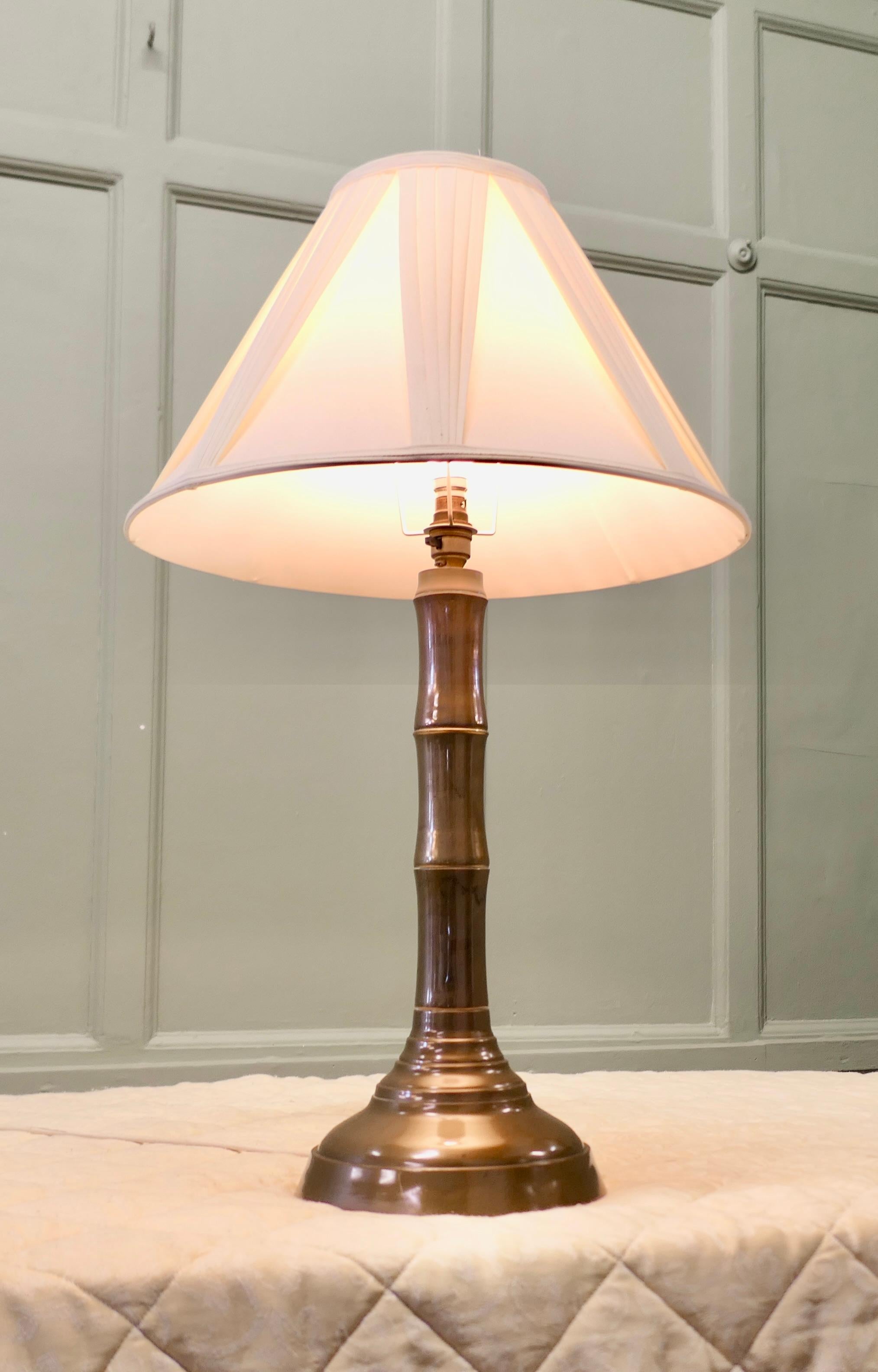 Lampada da tavolo in ottone con bambù simulato     Un pezzo molto bello In condizioni buone in vendita a Godshill, Isle of Wight