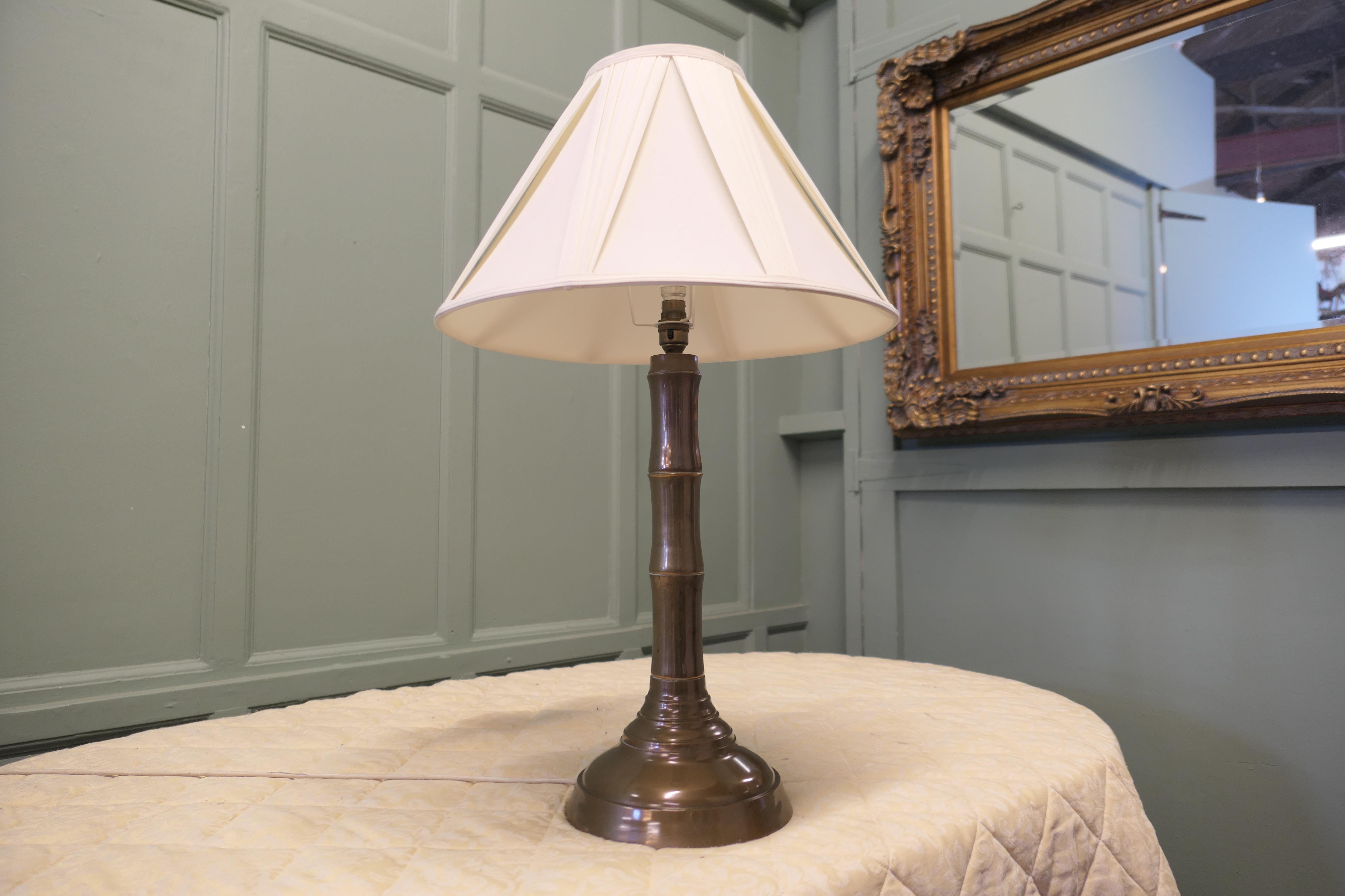 Ottone Lampada da tavolo in ottone con bambù simulato     Un pezzo molto bello in vendita
