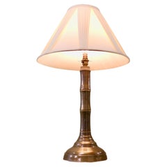 Lampada da tavolo in ottone con bambù simulato     Un pezzo molto bello