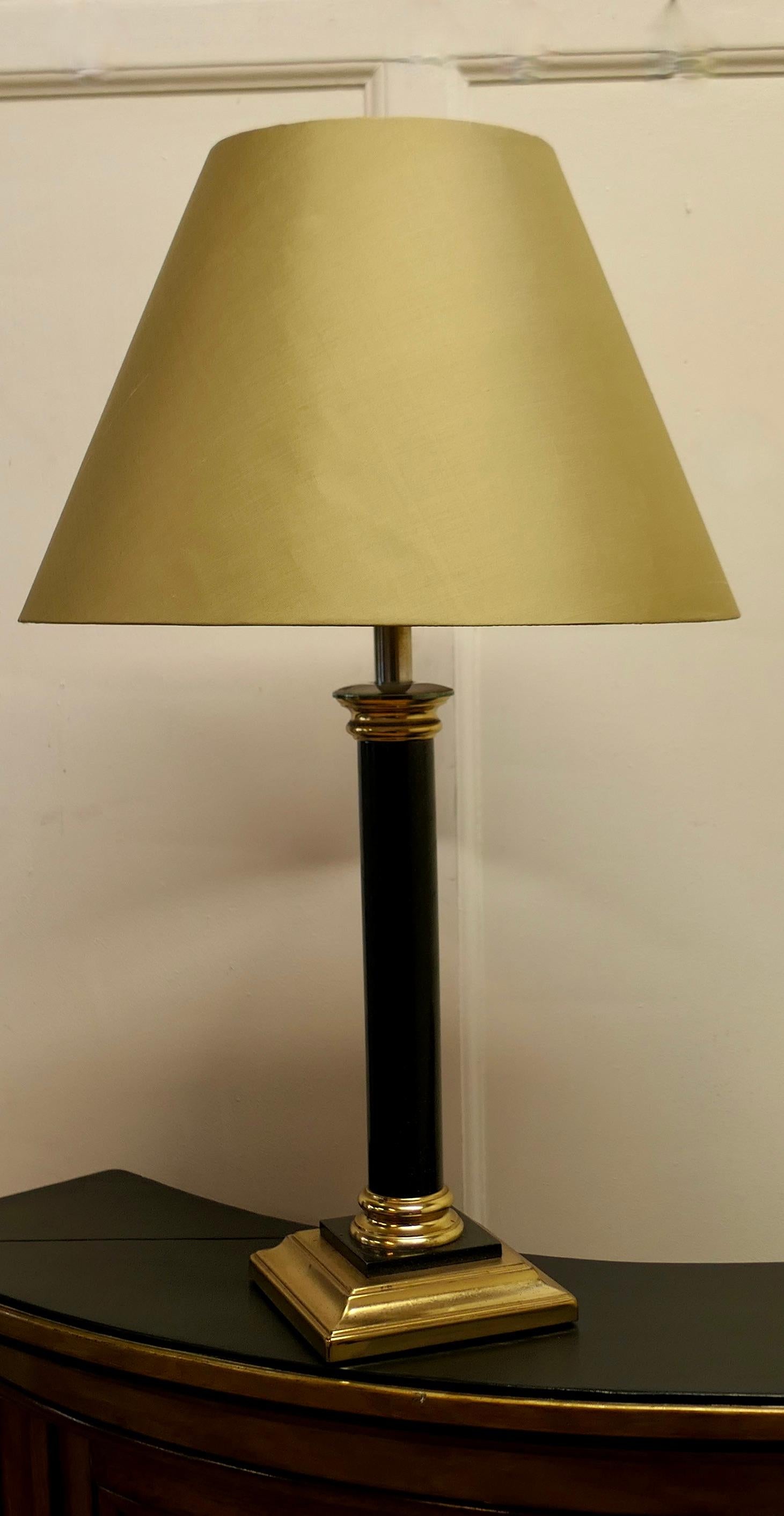 Simulated Granite Corinthian Column Brass Table Lamp  For Sale 2