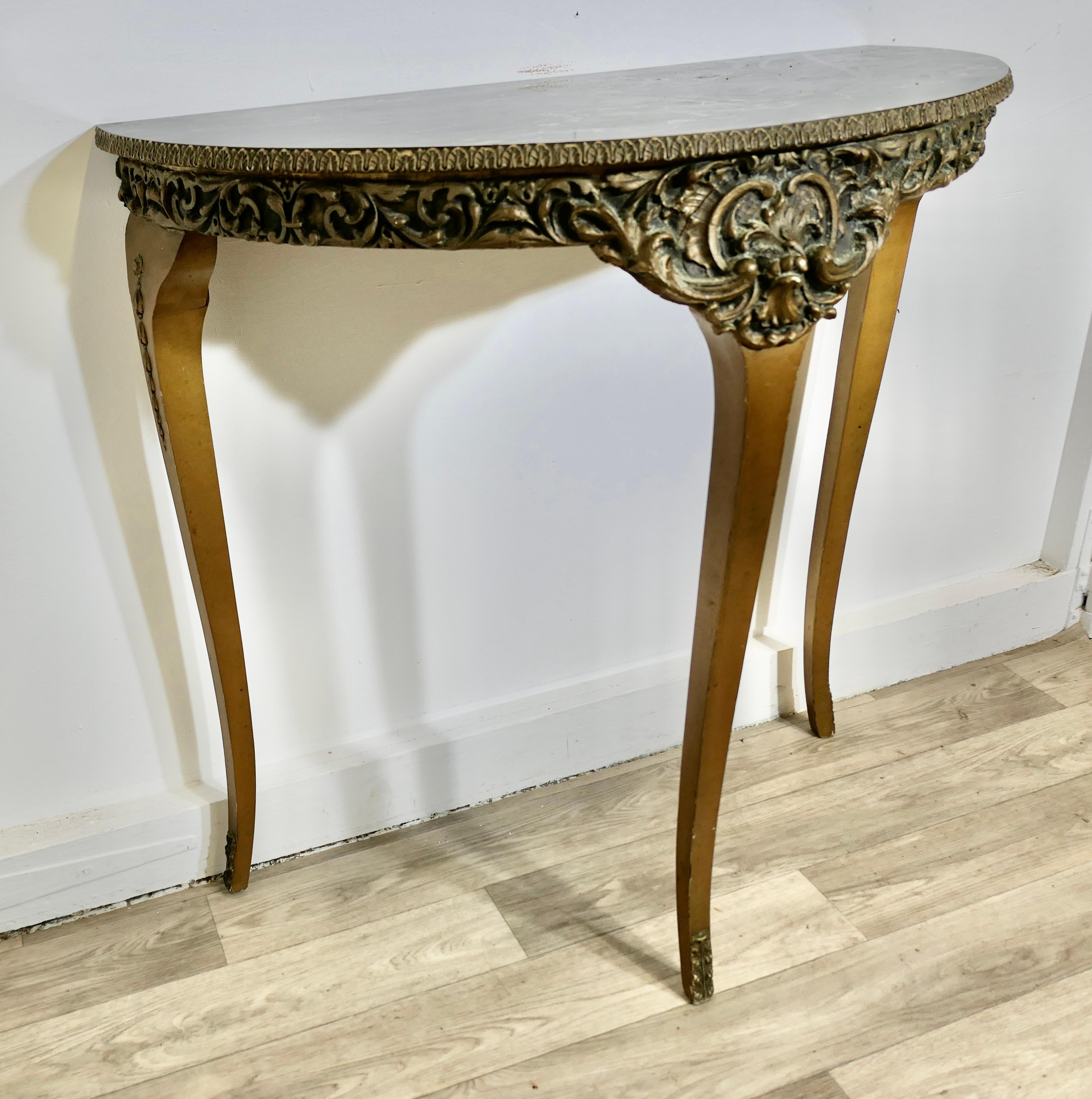 Simulated Marble and Gilt Free Standing Console Table In Good Condition For Sale In Godshill, Isle of Wight
