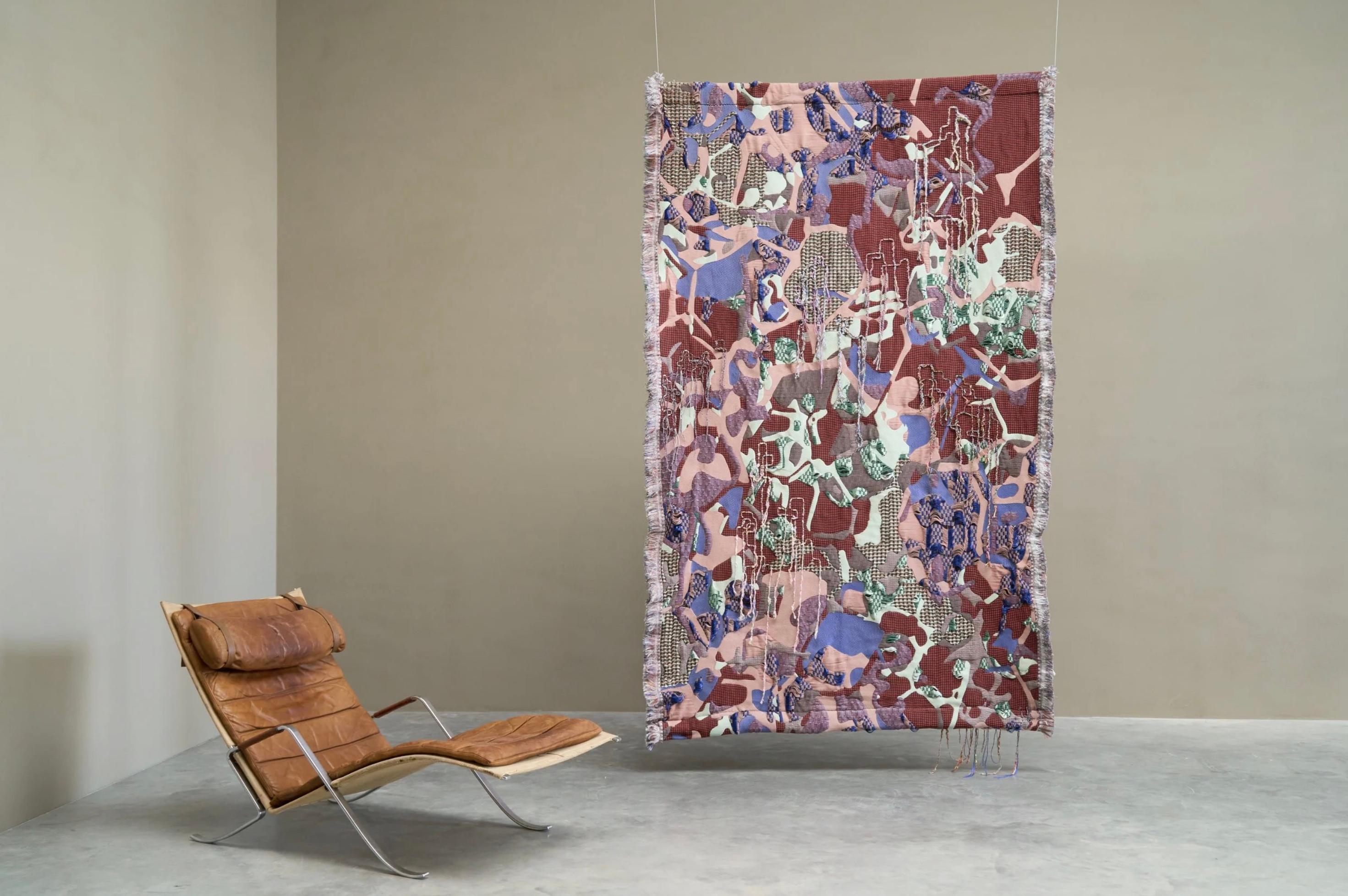 Sina Dyks Wandteppich für zeitgenössische Kunst 'Dripping DNA' 175 x 235 cm

Sina Dyks Wandteppich für zeitgenössische Kunst 
Tropfende DNA 
175 x 235 cm

Die etablierte niederländische Textilkünstlerin Sina Dyks (Niederlande, 1995) schafft