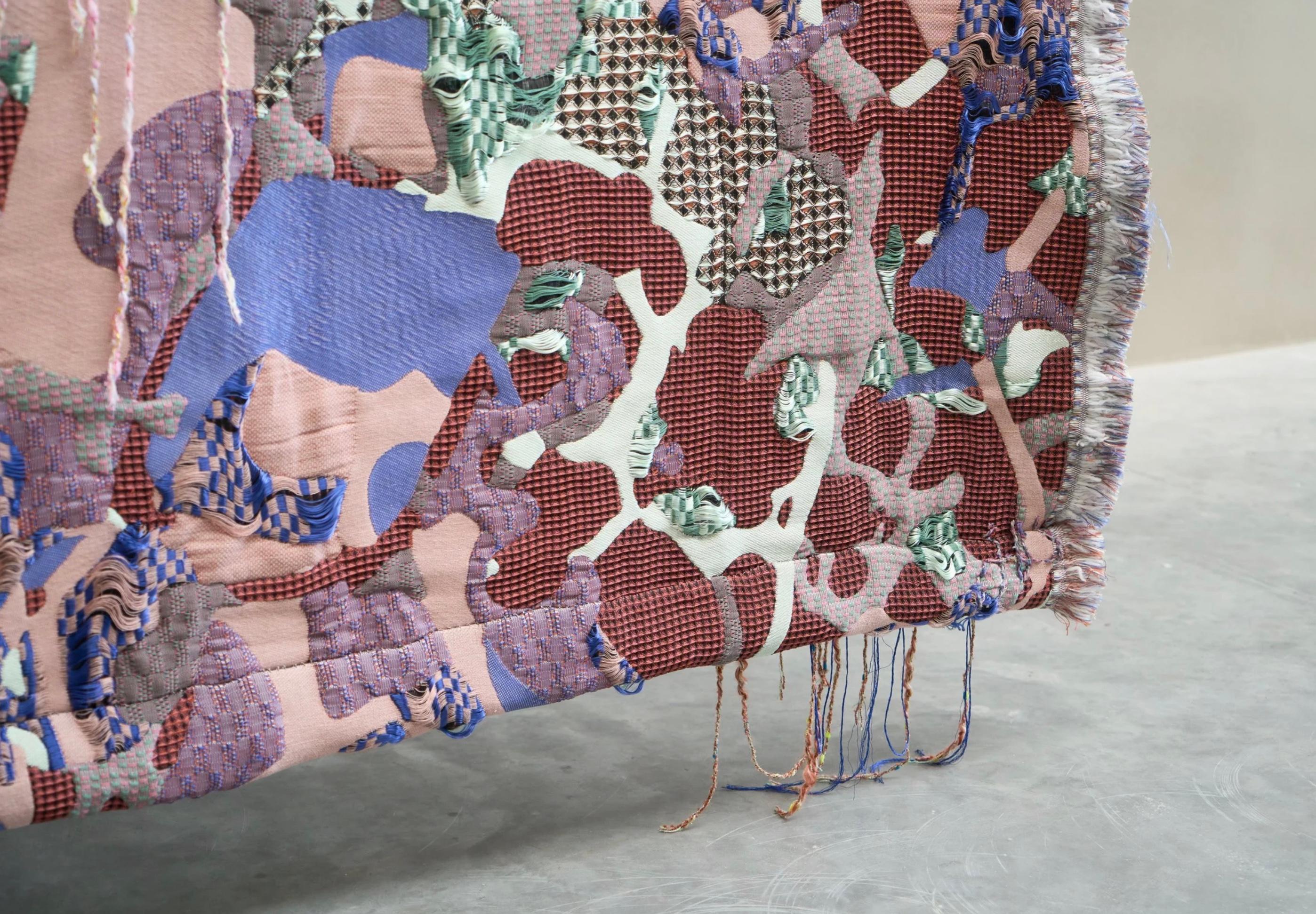 Sina Dyks Wandteppich für zeitgenössische Kunst 'Dripping DNA' 175 x 235 cm (Handgefertigt) im Angebot