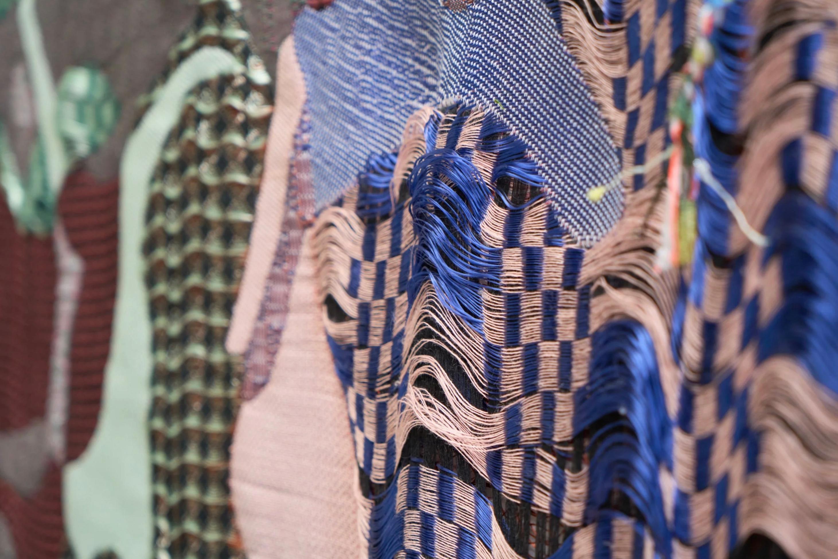 Sina Dyks Wandteppich für zeitgenössische Kunst 'Dripping DNA' 175 x 235 cm (Garn) im Angebot