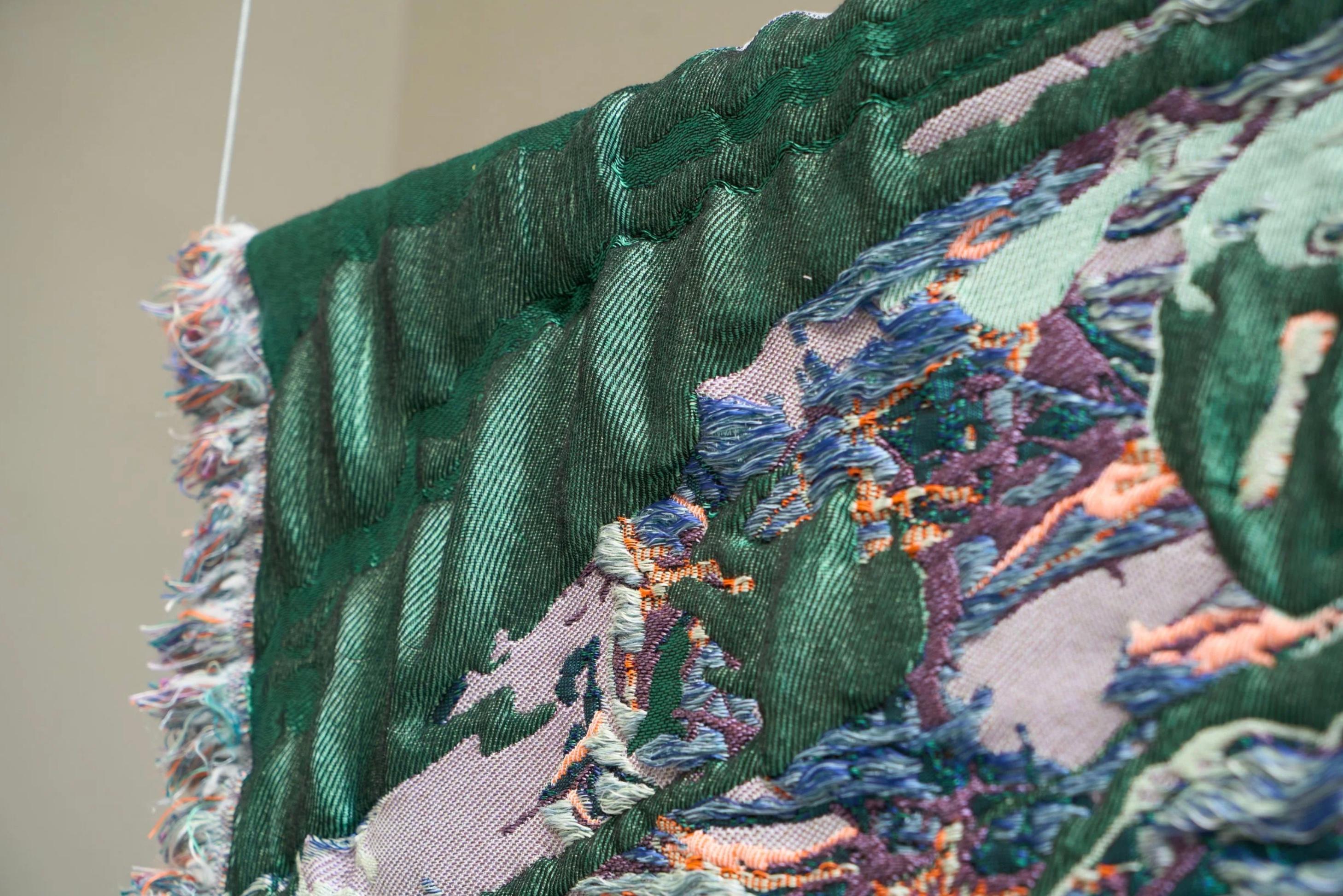 Sina Dyks Wandteppich 'Dwindled Scenery' 175 x 120 cm, zeitgenössische Kunst (21. Jahrhundert und zeitgenössisch) im Angebot