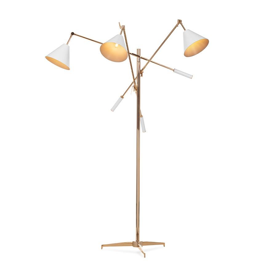 If you ever find yourself listening to “New York, New York” by Frank Sinatra while drinking a cocktail in a mid-century bar, this lighting design will be there. A sculptural and versatile creation, the iconic modern floor lamp features three