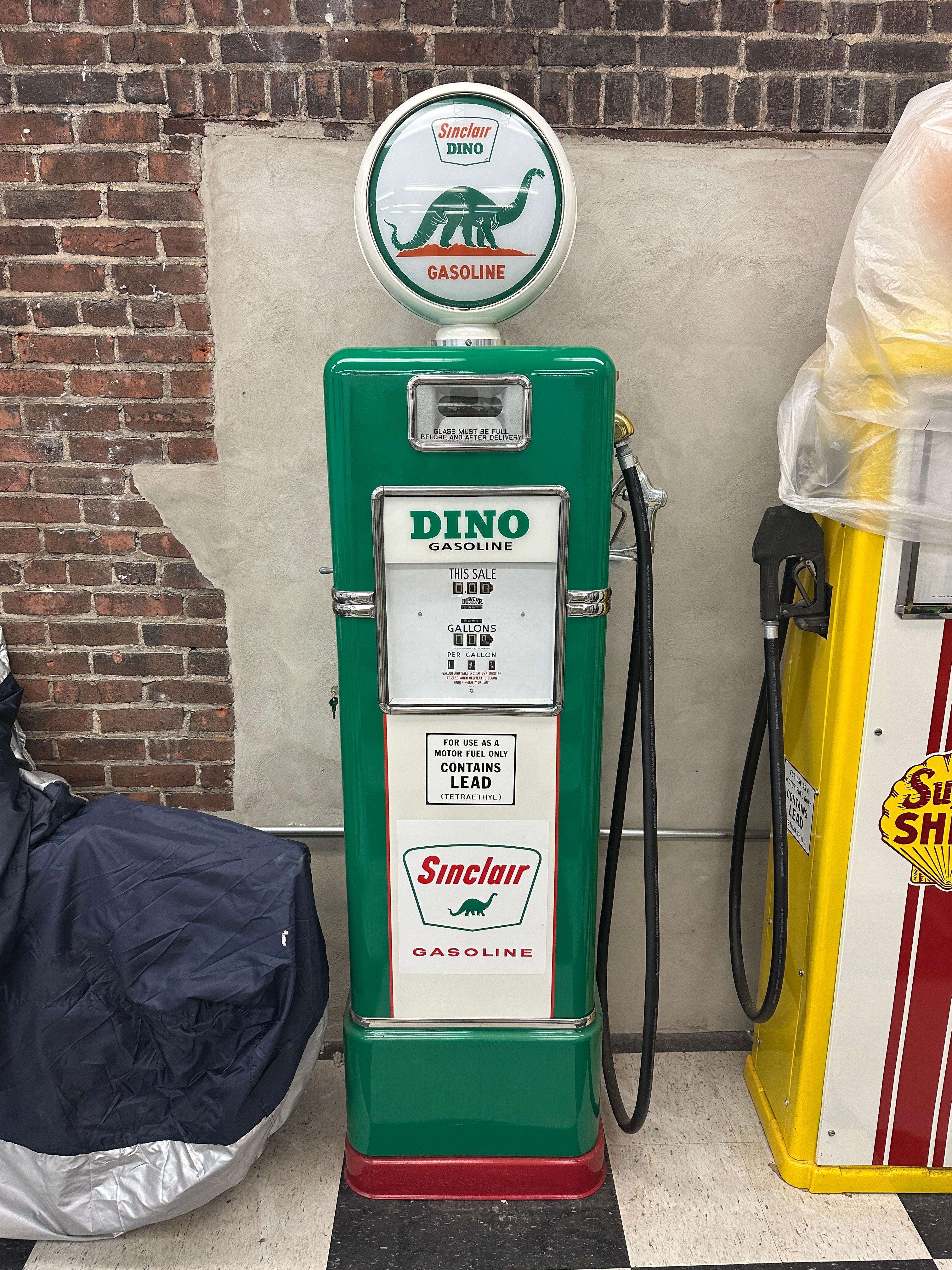 Américain Sinclair Dino Bowser 575 Pompe à essence en vente