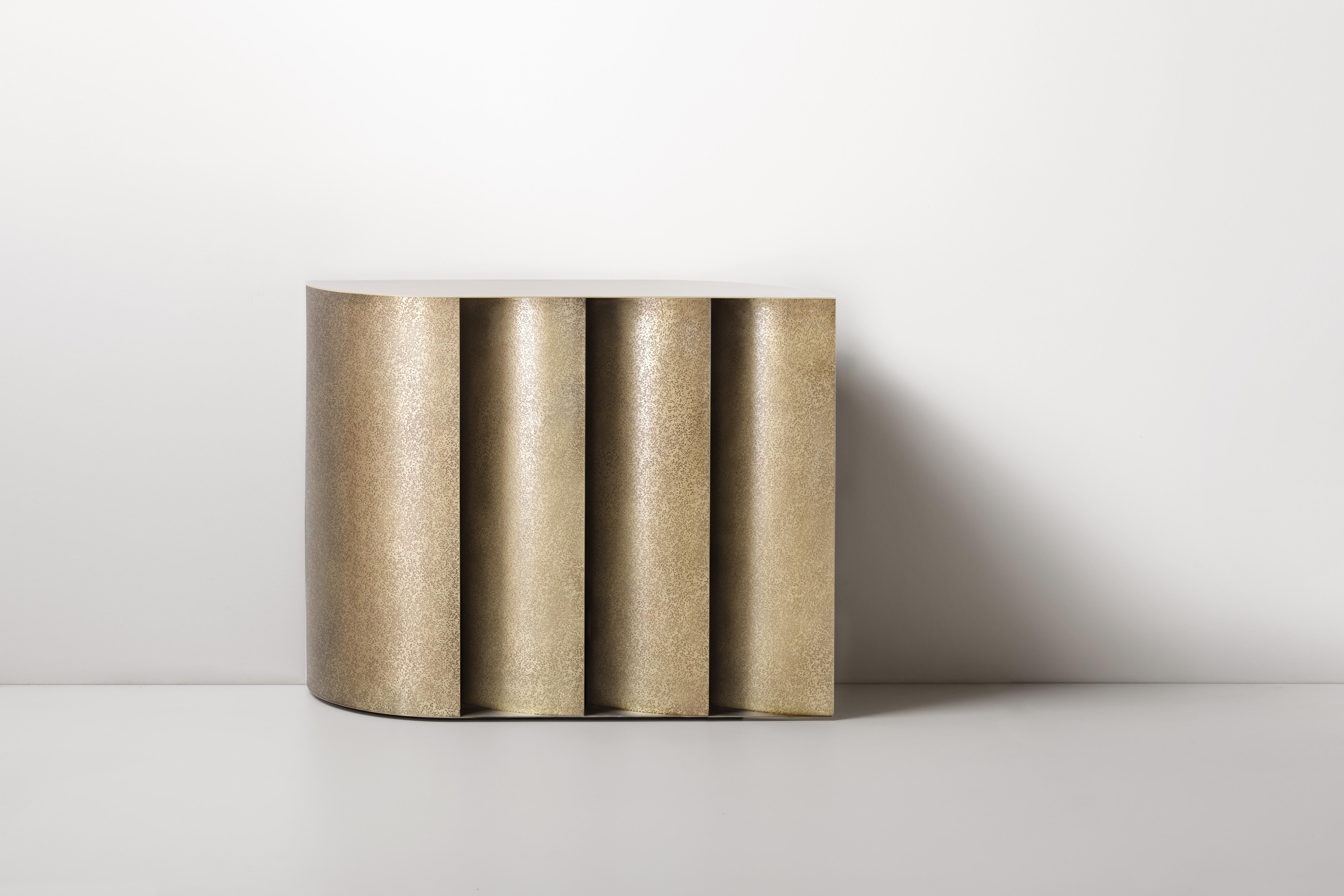 Sinestesia Console by De Castelli
Dimensions: W 115 x D 35 x H 92 cm
Materials: DeErosion Brass
Stainless Steel and Copper versions are also available. Please contact us for any request.

A series of curved brass sheets form the base of SINESTESIA,