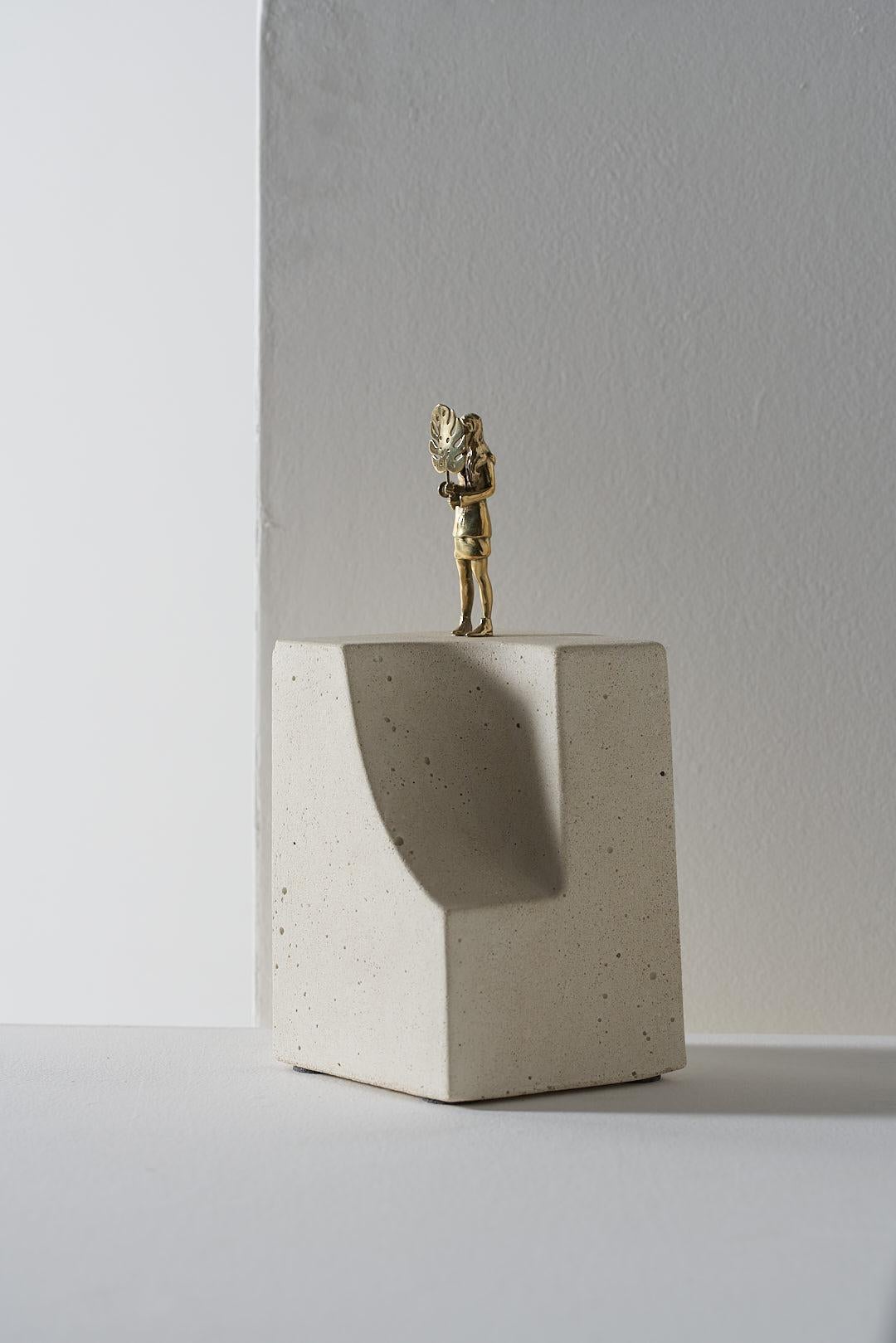 Série Sinestesia, sculpture de fille en béton et laiton N1 en vente 8