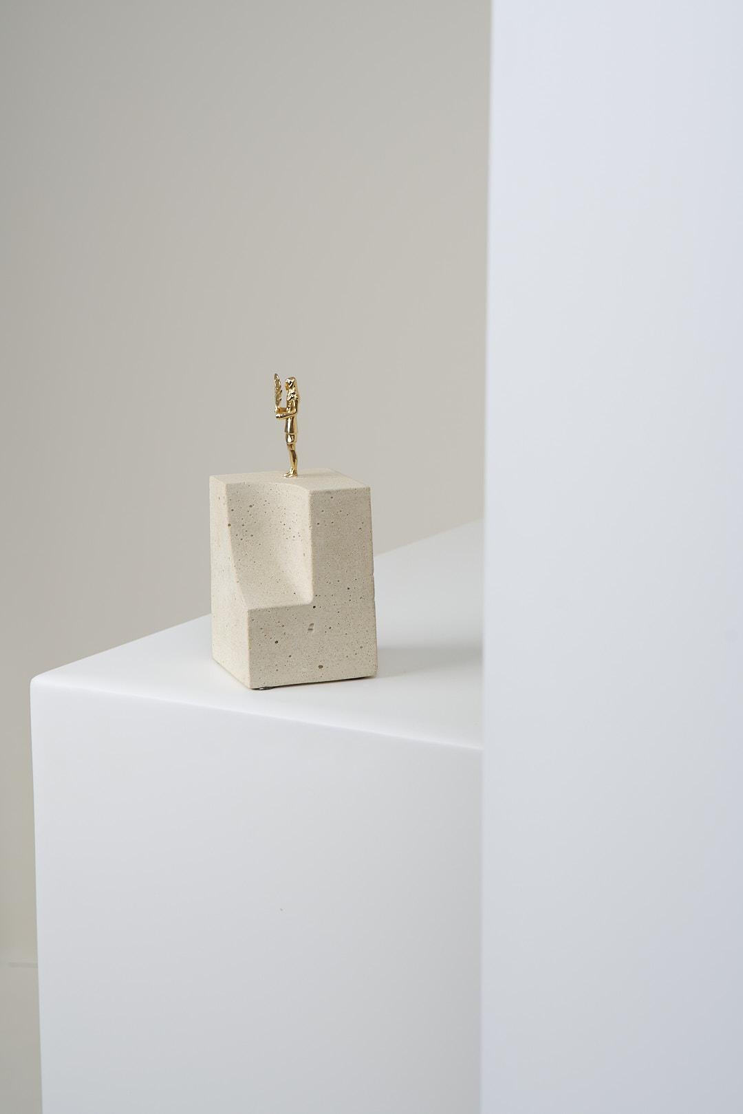 Minimalist Sinestesia Series, Concrete and Brass Girl Sculpture N1 For Sale