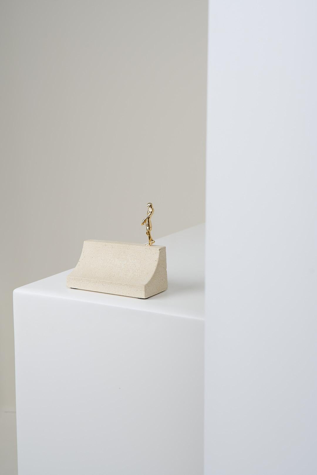 Sinestesia Series, Concrete and Brass Girl Sculpture N2 In New Condition For Sale In Santa Edwiges, MG