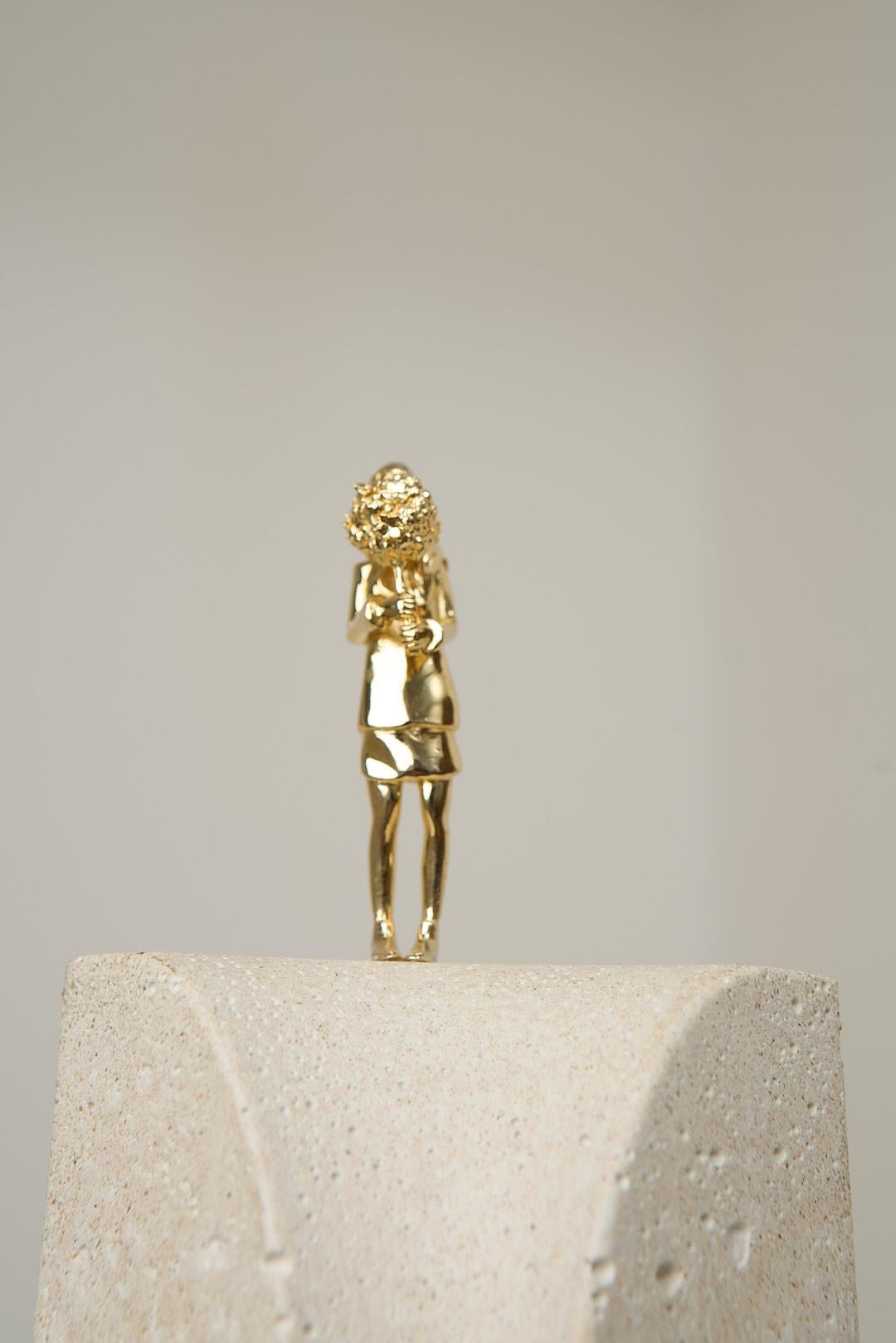 Sinestesia Series, Concrete and Brass Girl Sculpture N3 For Sale 5