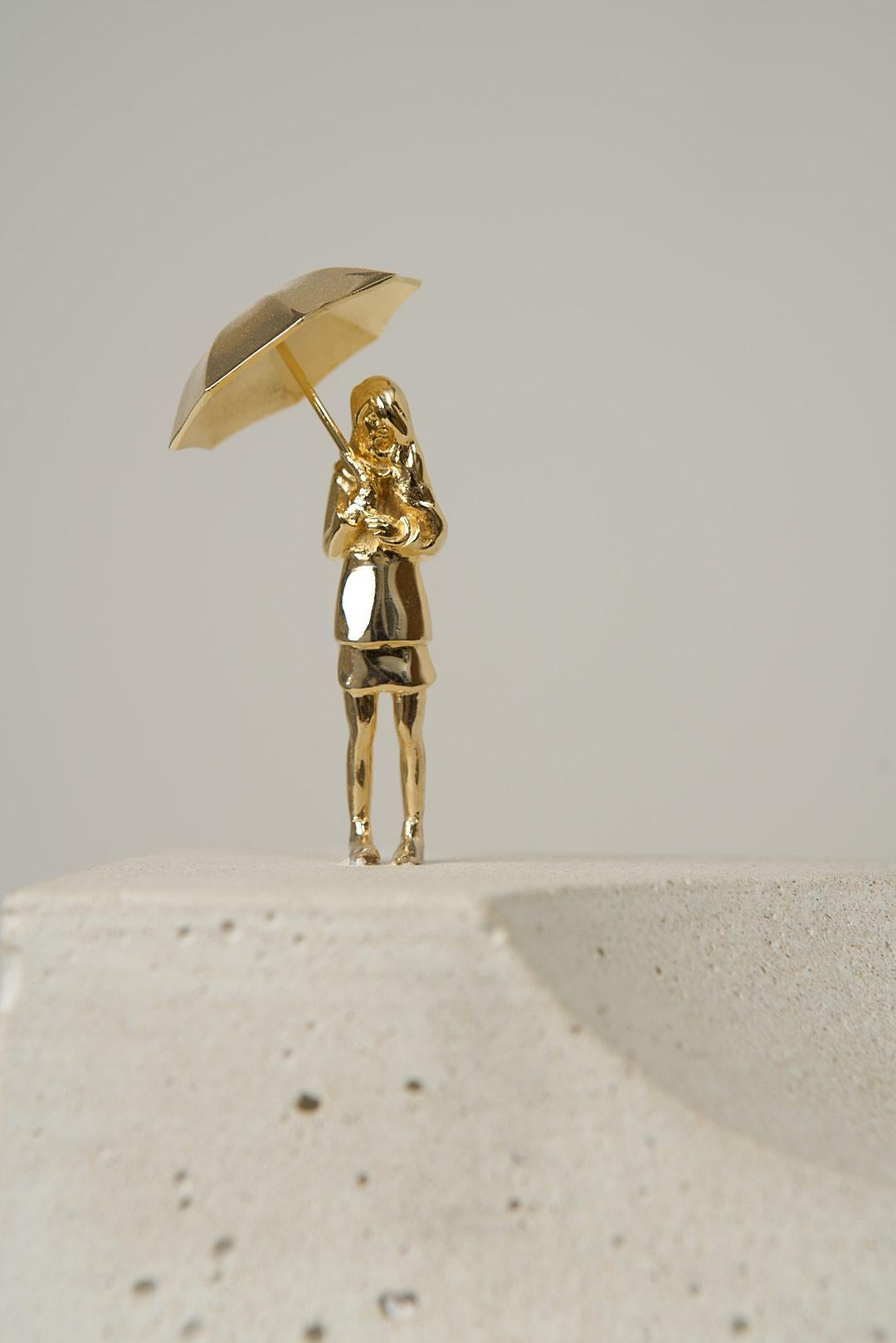 Sinestesia Series, Concrete and Brass Girl Sculpture N4 For Sale 5