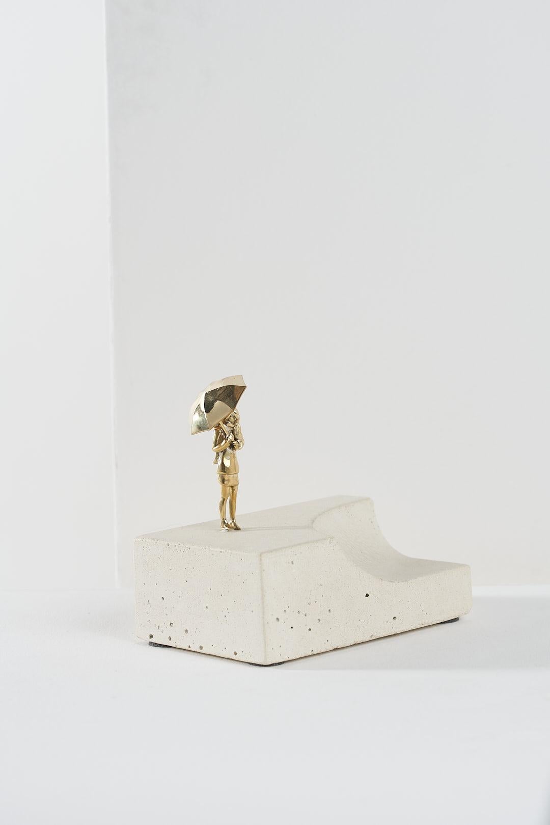 Sinestesia Series, Concrete and Brass Girl Sculpture N4 In New Condition For Sale In Belo Horizonte, Minas Gerais