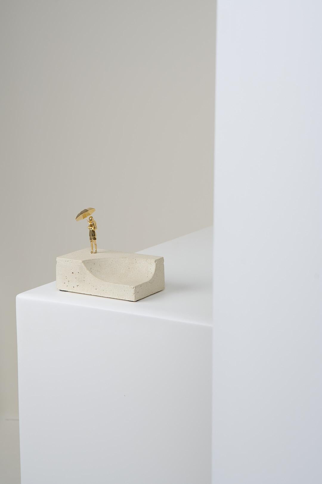 XXIe siècle et contemporain Série Sinestesia, sculpture de fille en béton et laiton N4 en vente