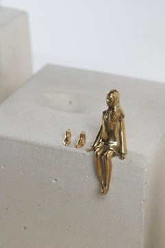 Sinestesia-Serie, Mädchen-Skulptur aus Beton und Messing N5