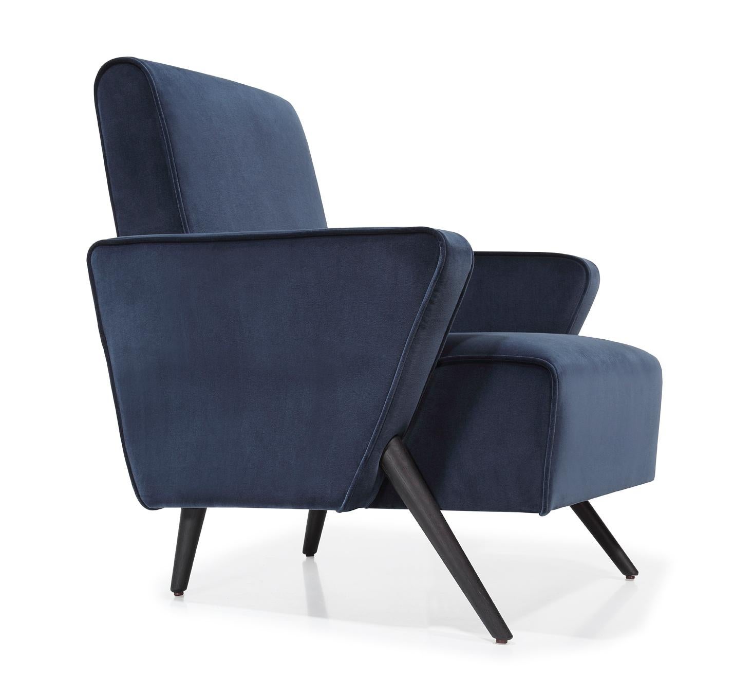 Sinfonia Retro-Sessel aus dunkelblauem Samt, gepolstert mit dunkelblauem Samt von Bow and Arrow (Portugiesisch) im Angebot