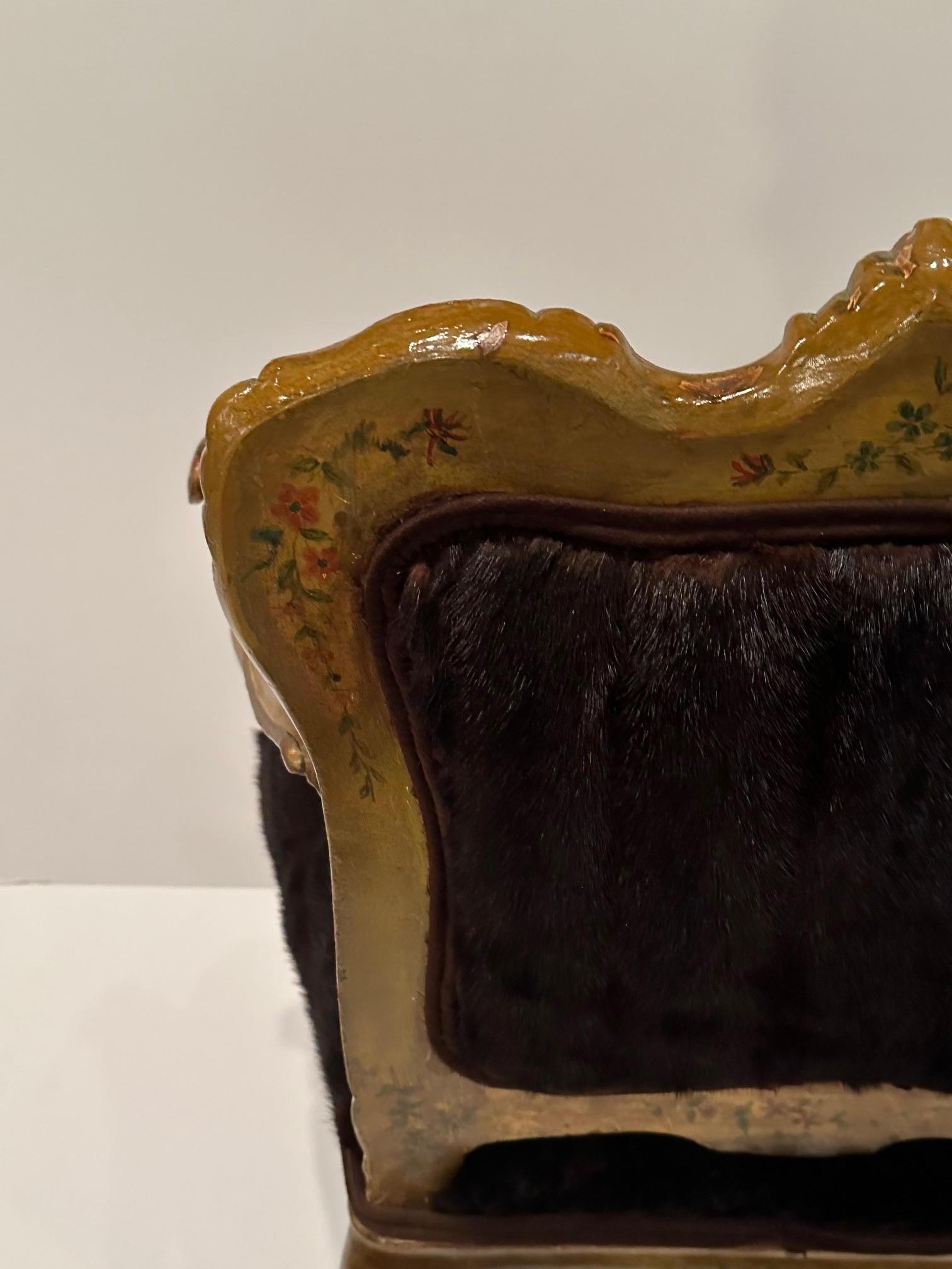 Sinfully Rich Ornament Italienischer bemalter venezianischer Sessel, gepolstert mit Nerzpelz im Angebot 6