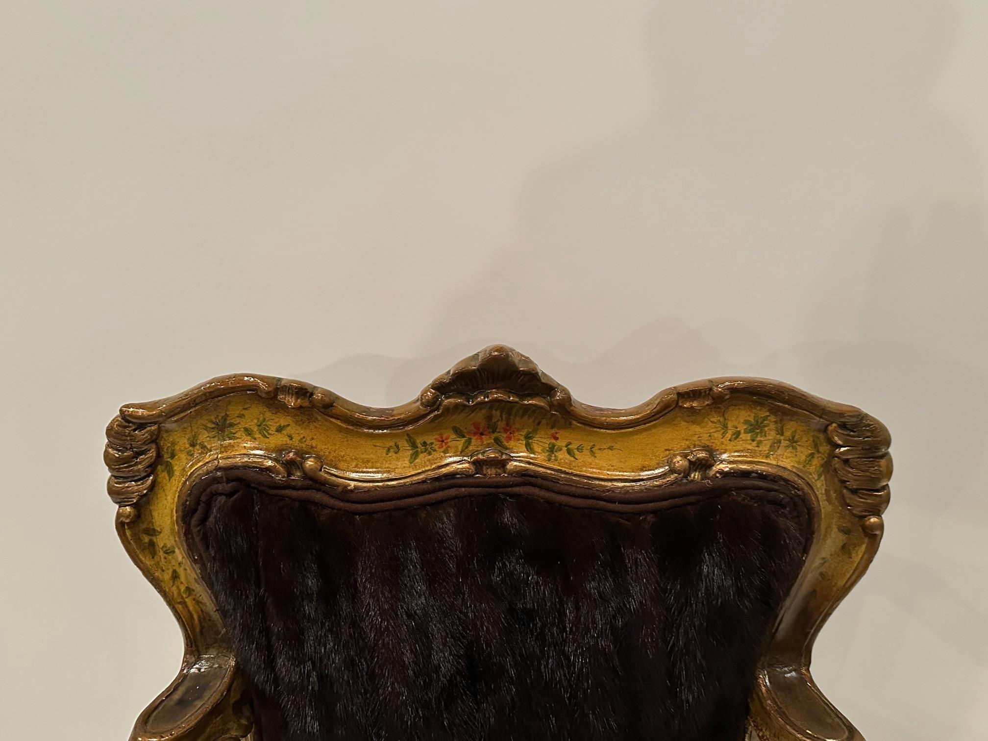 Sinfully Rich Ornament Italienischer bemalter venezianischer Sessel, gepolstert mit Nerzpelz im Angebot 8