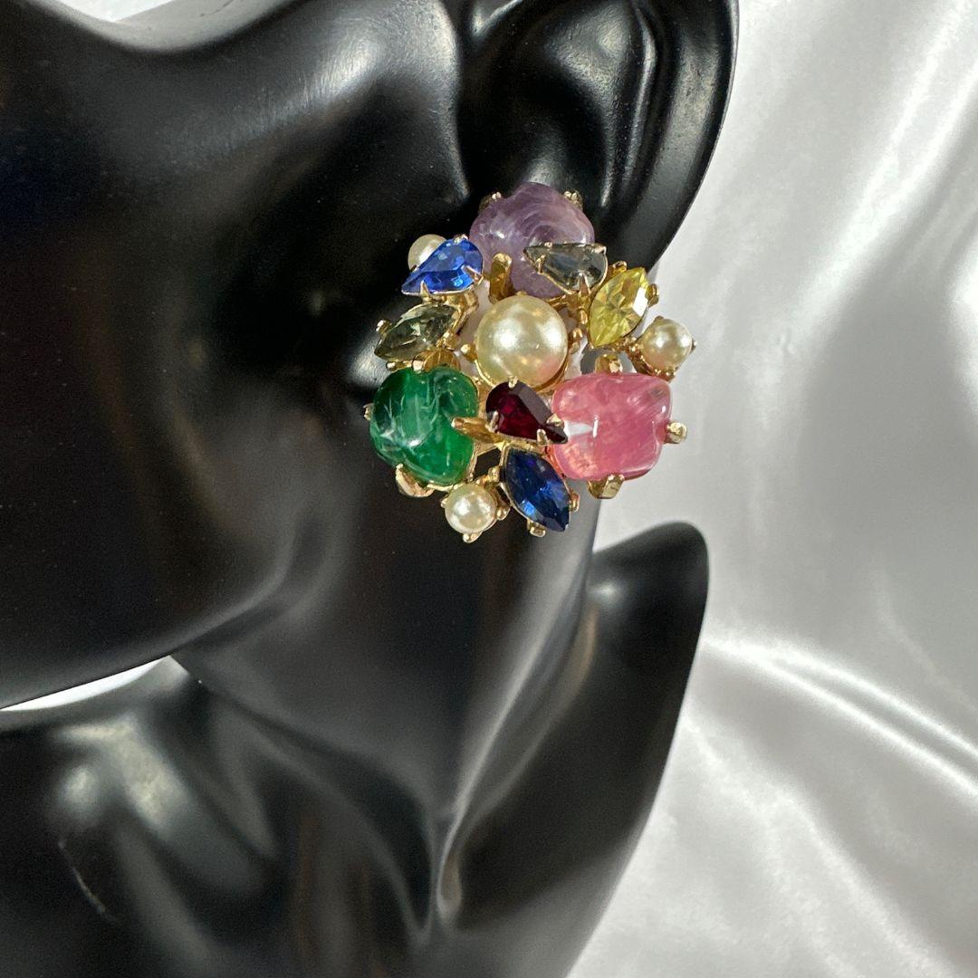 Singed Ballet Rare Unique Vintage Multi Color Glass & Pearl Clip On Earrings In Excellent Condition For Sale In Jacksonville, FL