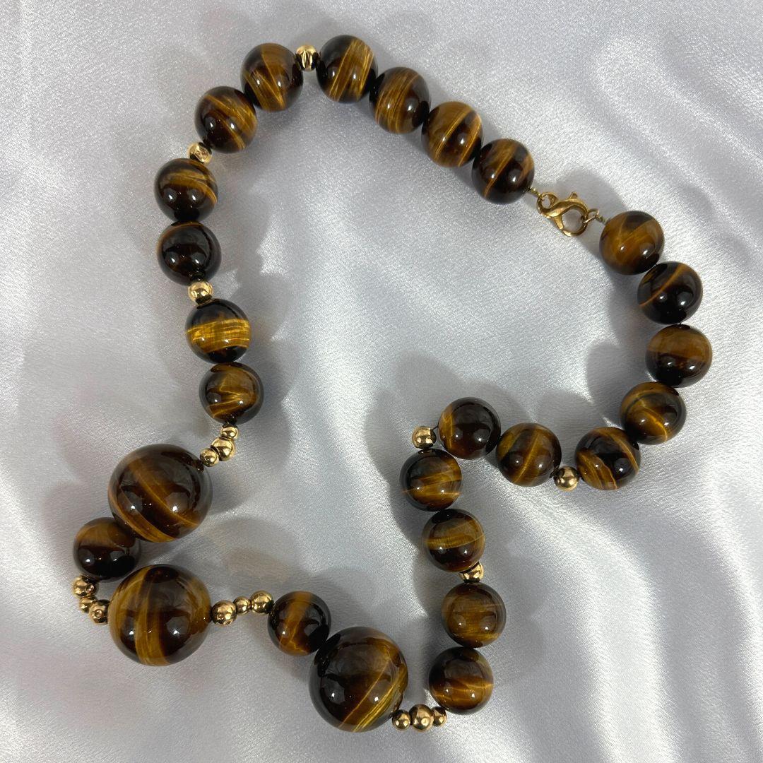 Necklace Length: length: 27.50″
Earring Size:1.25″ X 1″
Bin Code: B5 / P14
Make a fierce fashion statement with the Singed Ciner Tiger Eye Necklace Earring Set. This stunning jewelry set embodies elegance and exotic beauty, perfect for adding a