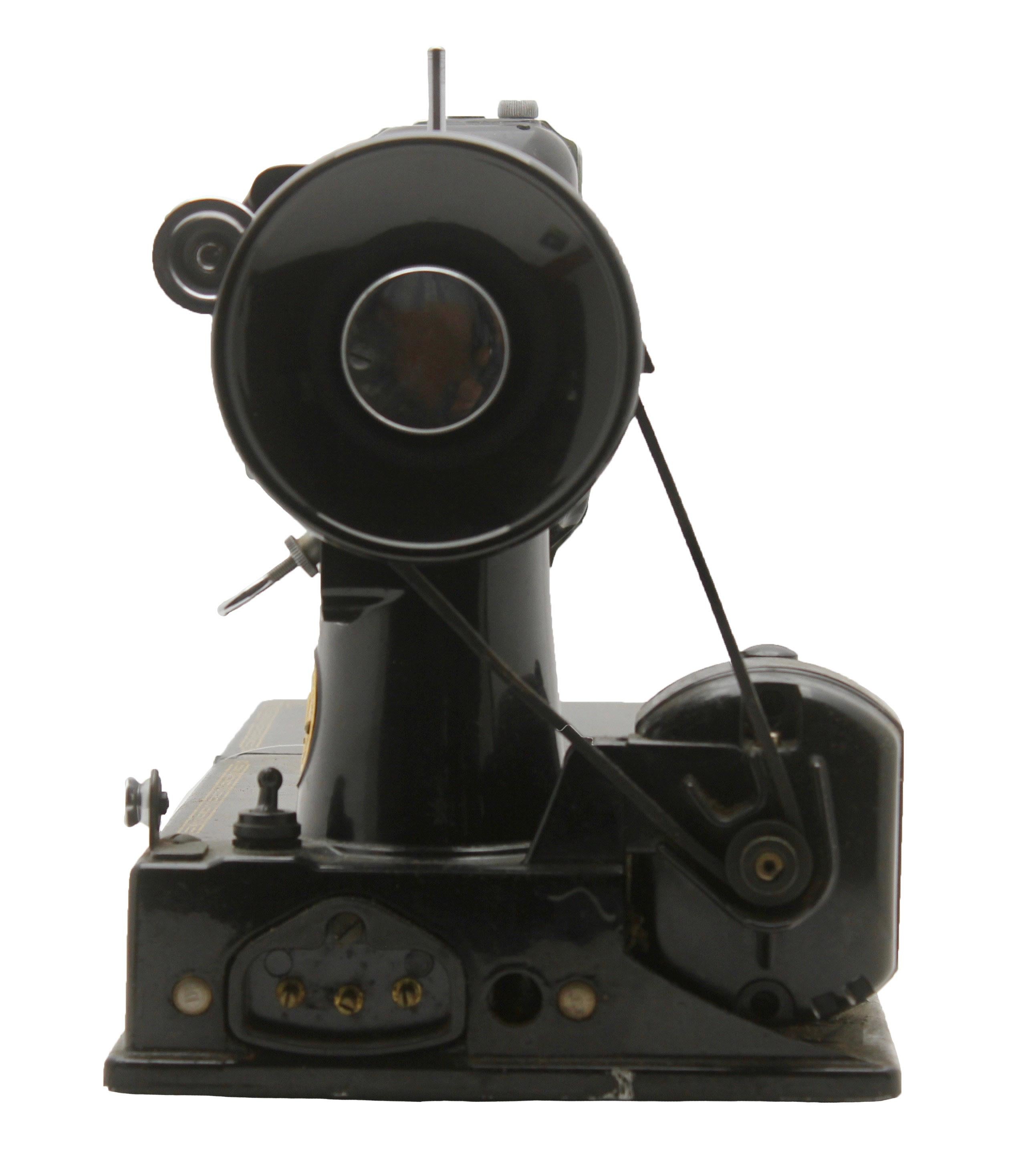 Mid-Century Modern Singer Featherweight Model 221 Was Made Exclusively at the Company‘s Kilbowie