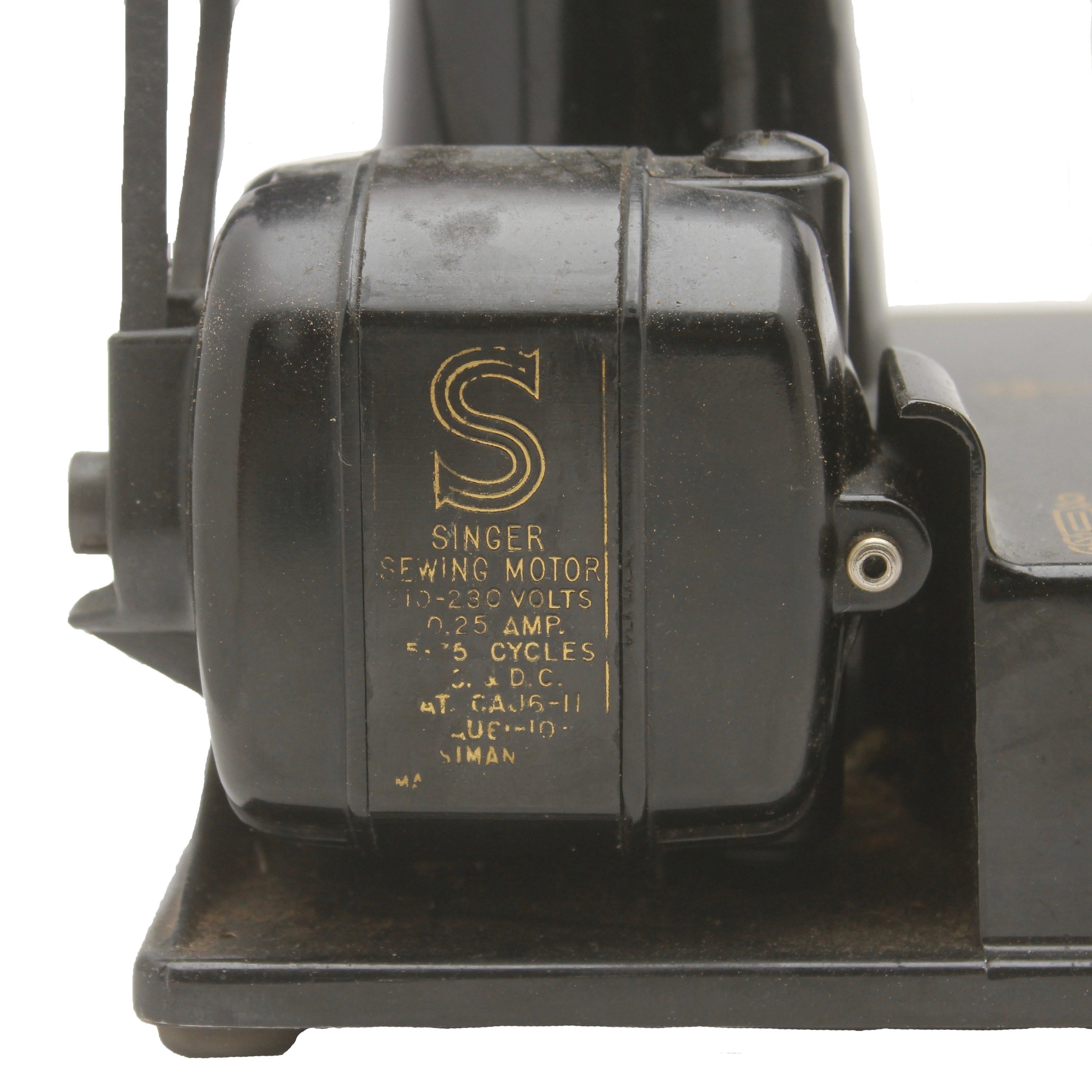 Scottish Singer Featherweight Model 221 Was Made Exclusively at the Company‘s Kilbowie