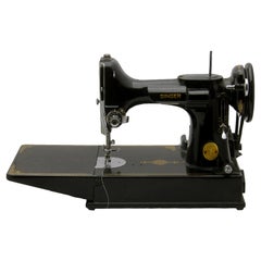 Retro Singer Featherweight Model 221 Was Made Exclusively at the Company‘s Kilbowie