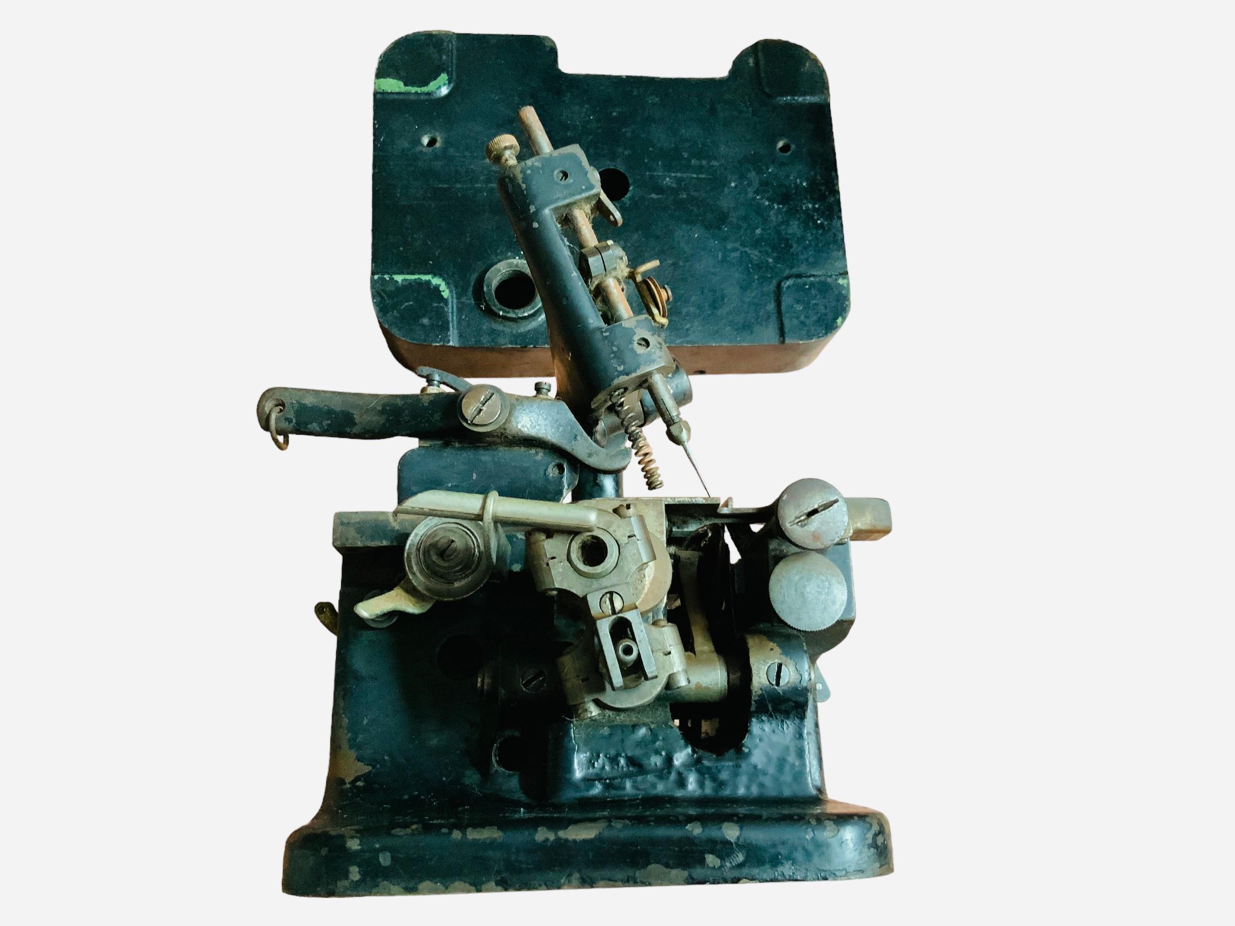 Singer Manufacturing USA 81-5 Industrielle Nähmaschine (Maschinenzeitalter) im Angebot