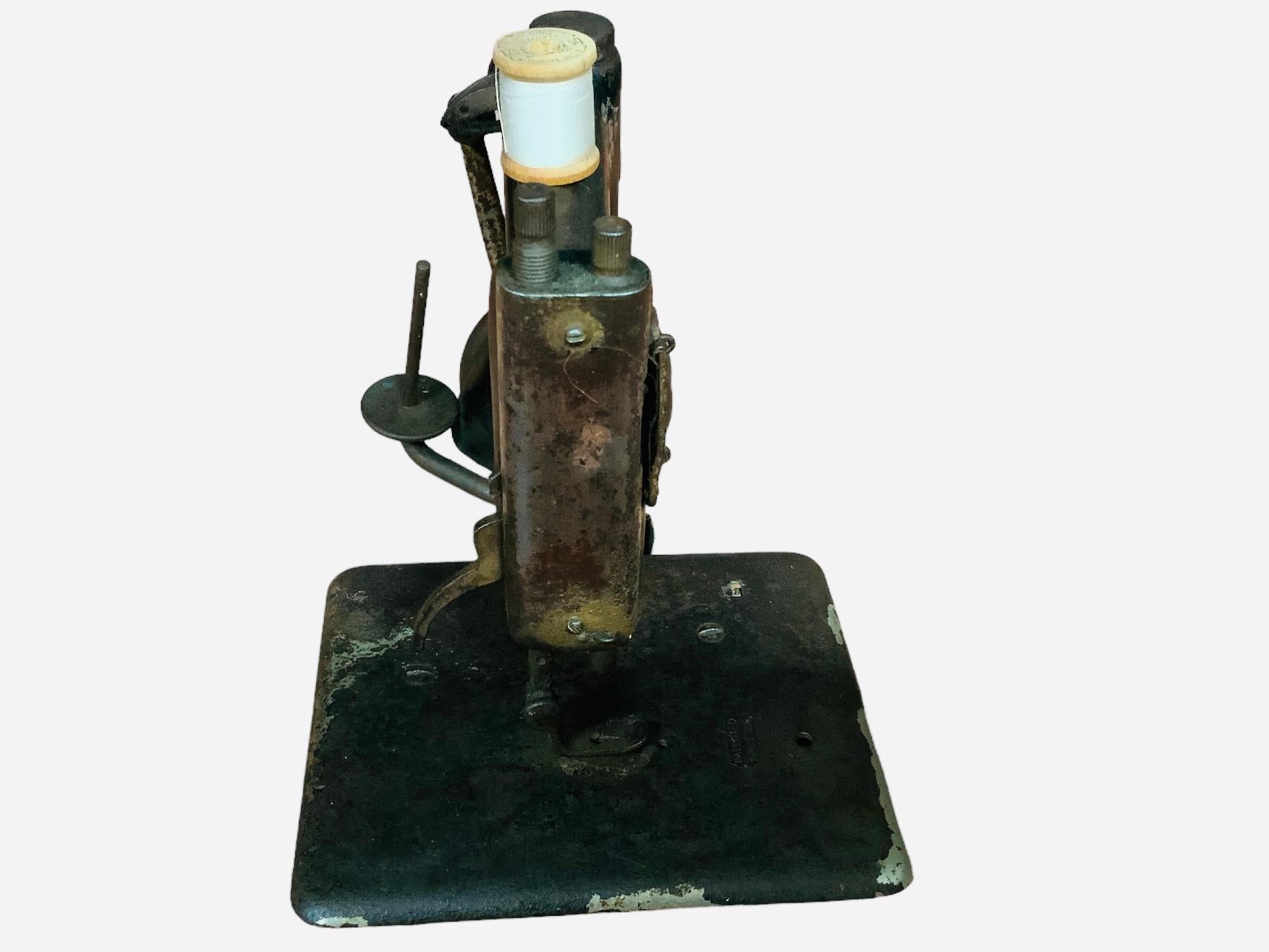 Singer Model 24 Chain Stitch Small Sewing Machine In Fair Condition In Guaynabo, PR