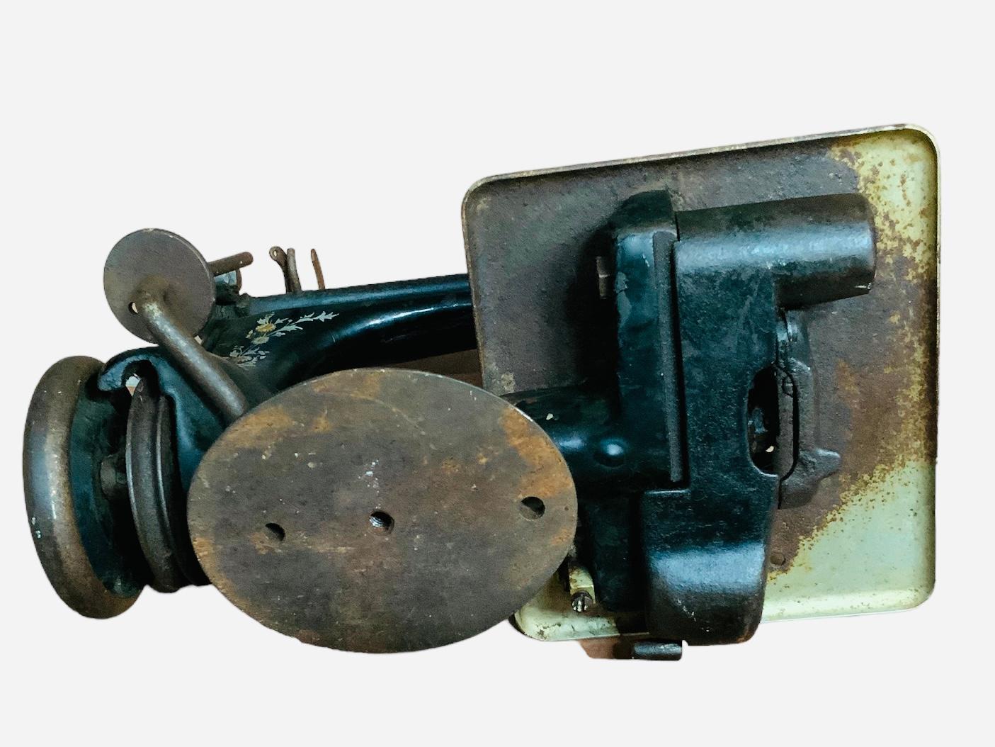 20th Century Singer Model 24 Chain Stitch Small Sewing Machine