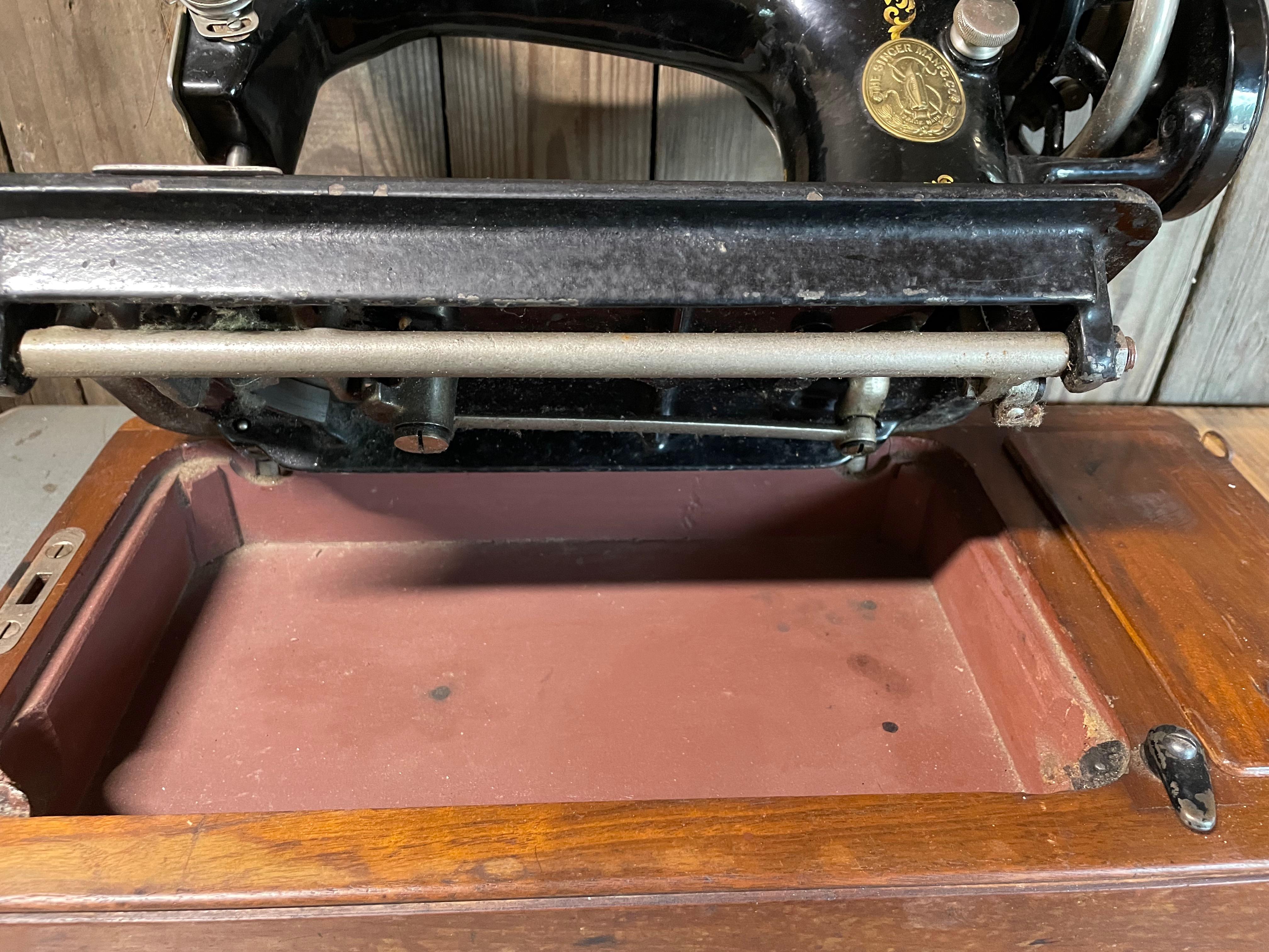 Beech Singer portable sewing machine For Sale