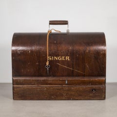 Singer Sewing Machine in Original Case and Key/Bakelite Handle, 1920s