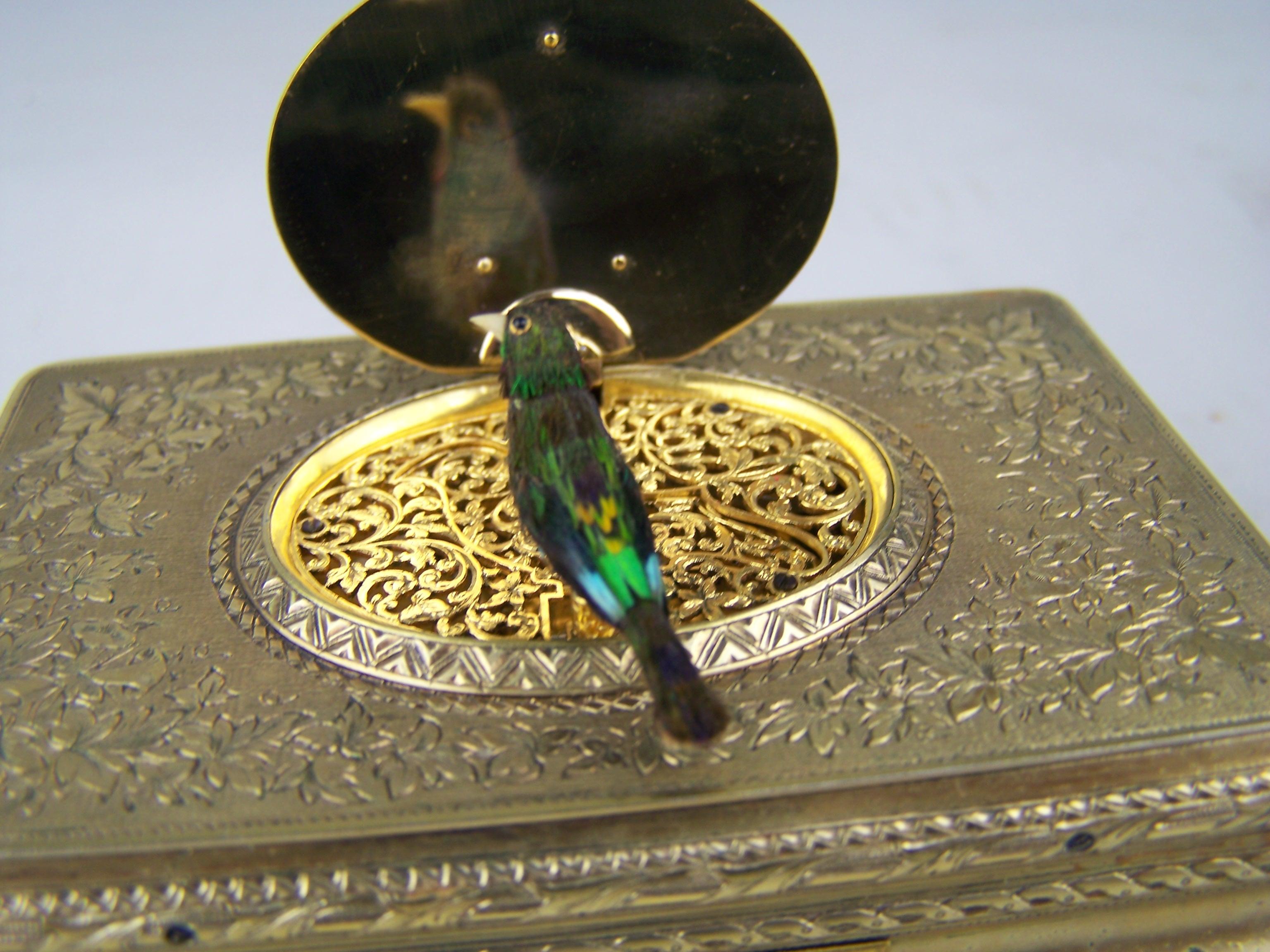 Scatola per uccelli canterini di Bruguier con cassa in argento dorato e diamanti sul coperchio  Coperchio in vendita 6