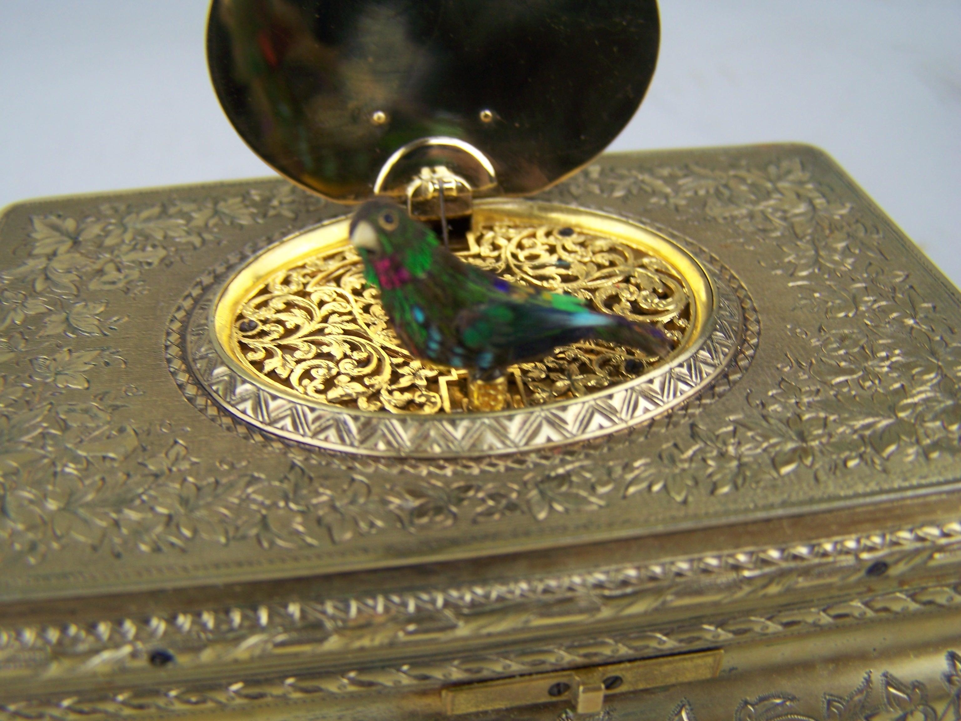 Scatola per uccelli canterini di Bruguier con cassa in argento dorato e diamanti sul coperchio  Coperchio in vendita 7