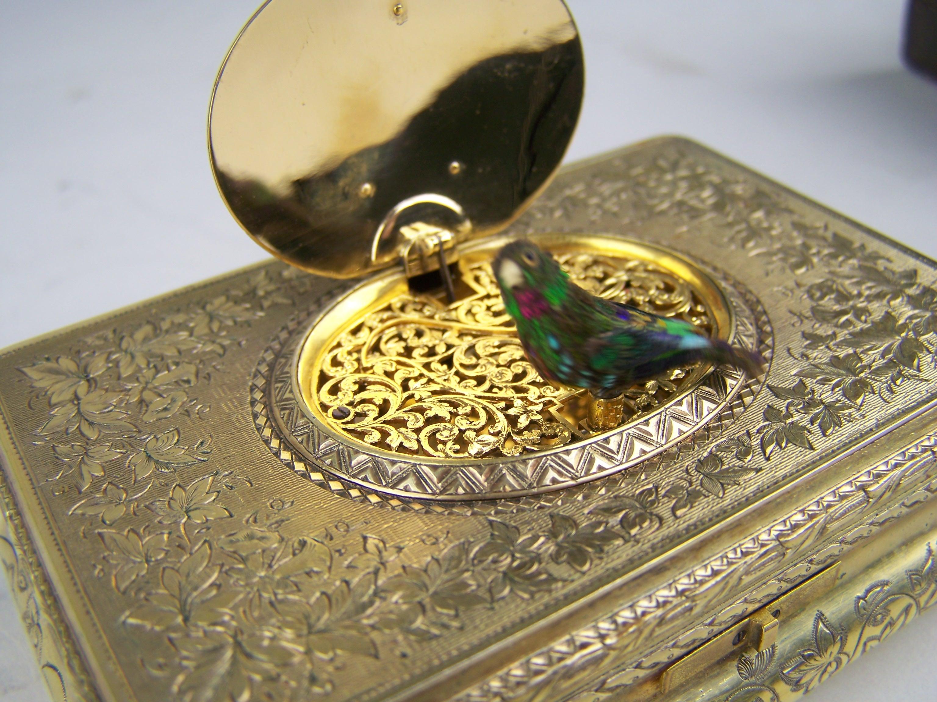 Scatola per uccelli canterini di Bruguier con cassa in argento dorato e diamanti sul coperchio  Coperchio in vendita 8