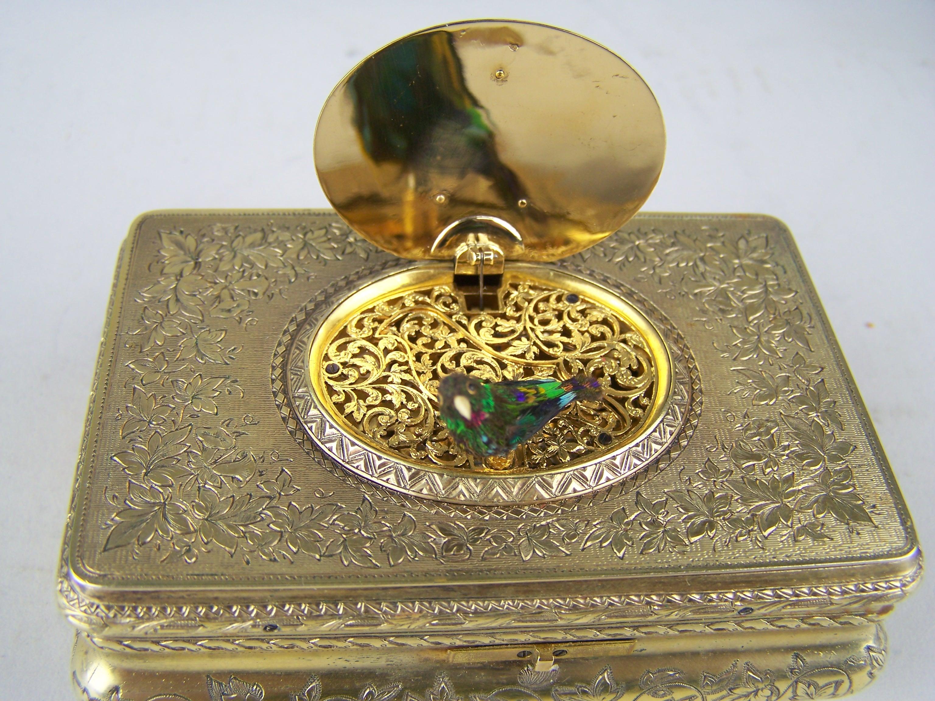 Scatola per uccelli canterini di Bruguier con cassa in argento dorato e diamanti sul coperchio  Coperchio in vendita 9