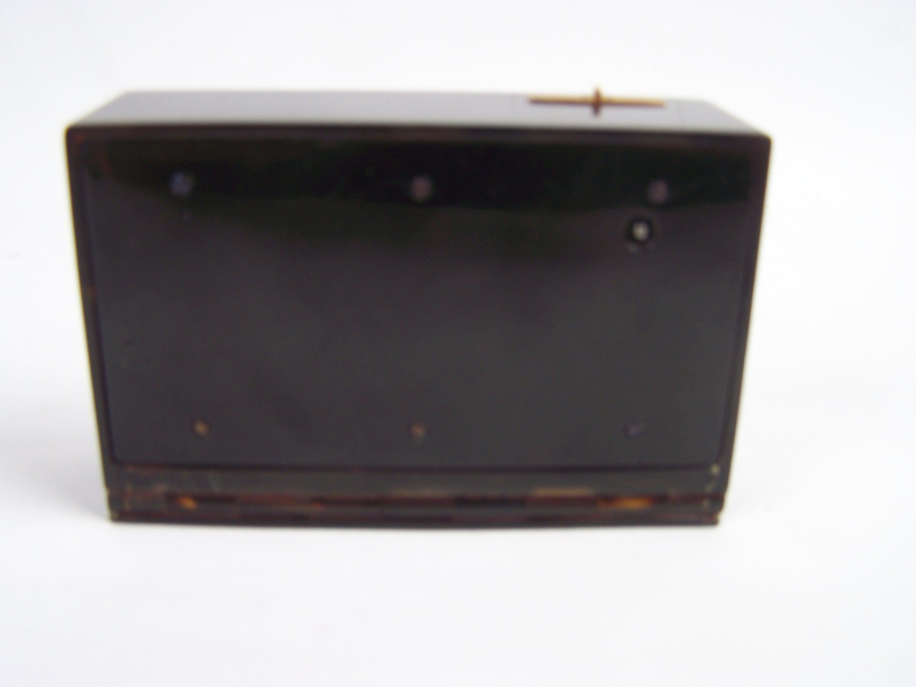 Caja para pájaros cantores de Jacques Bruguier Caja de carey con esmalte  tapa Metal en venta