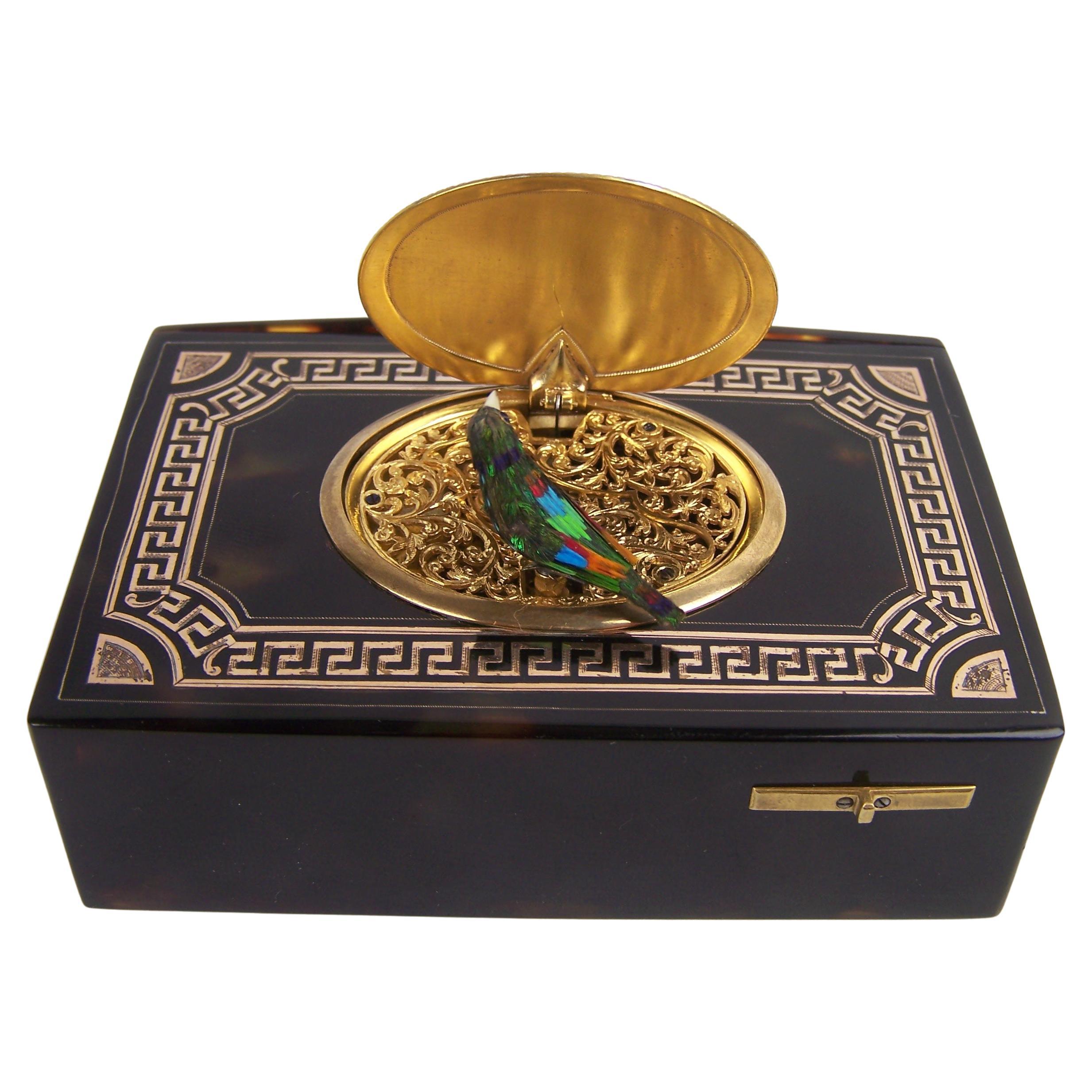 Caja para pájaros cantores de Jacques Bruguier Caja de carey con esmalte  tapa en venta
