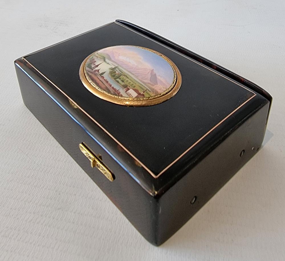 Or Boîte à oiseaux chantant de Rochat en écaille de tortue, or et émail en vente