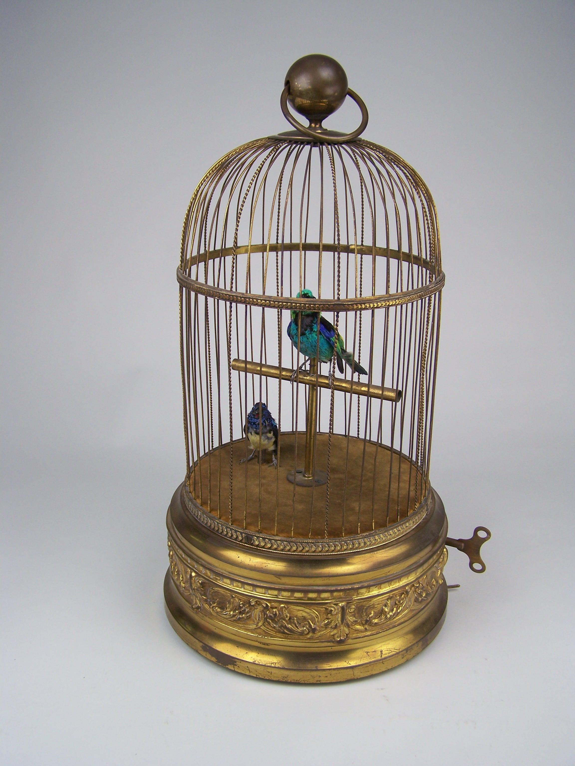 Rare and very decorative singing bird automaton.

Made in de 4th quarter of the 19th century by Bontems in Paris (France).

This top quality singing bird has a wooden gilded base to conseal the mechanism. In the cage there are 2 birds. 

The bird