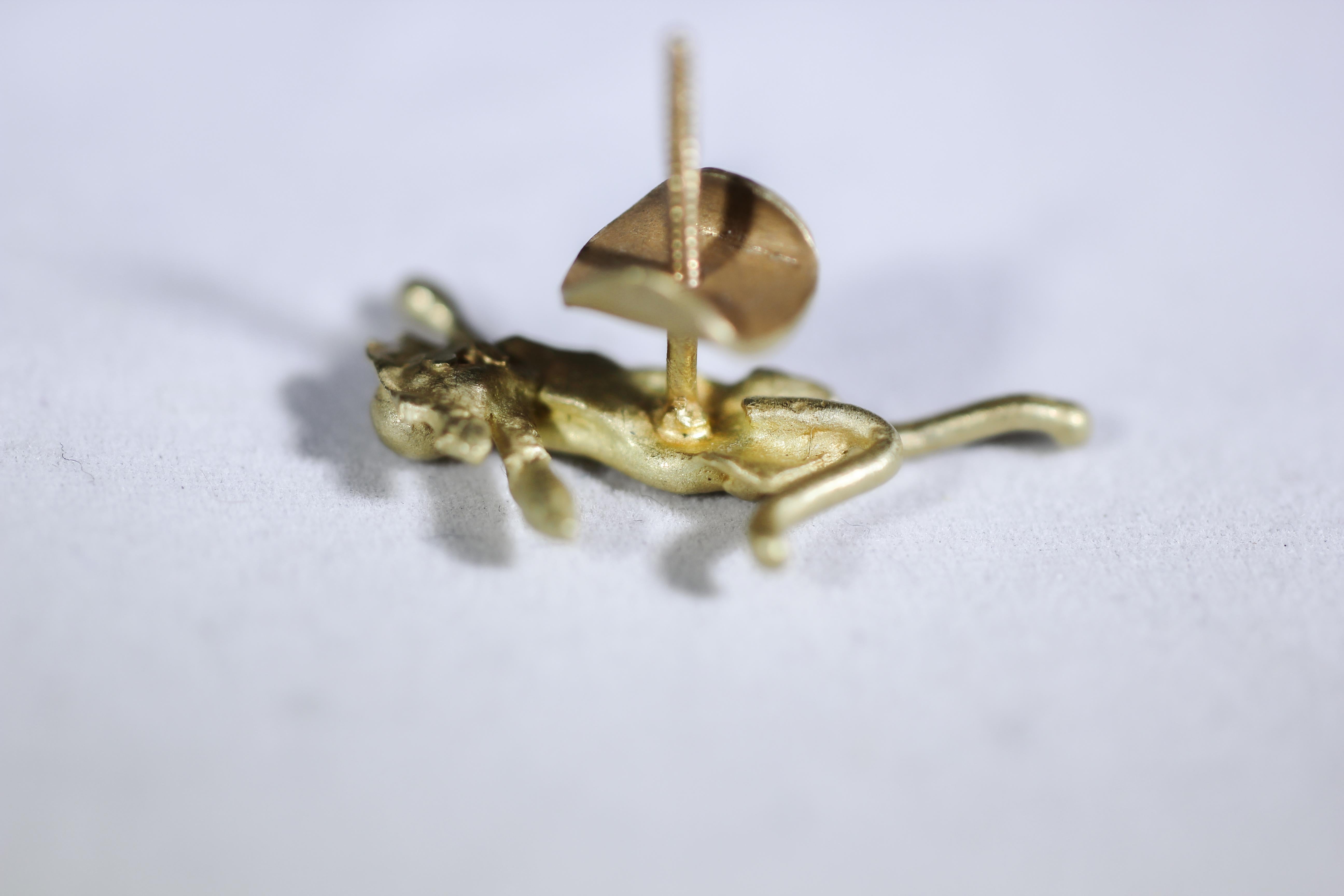 Contemporary Single 18K Gold Stud Figurine Asymmetrical Earring Minimalist Modern Sculpture For Sale