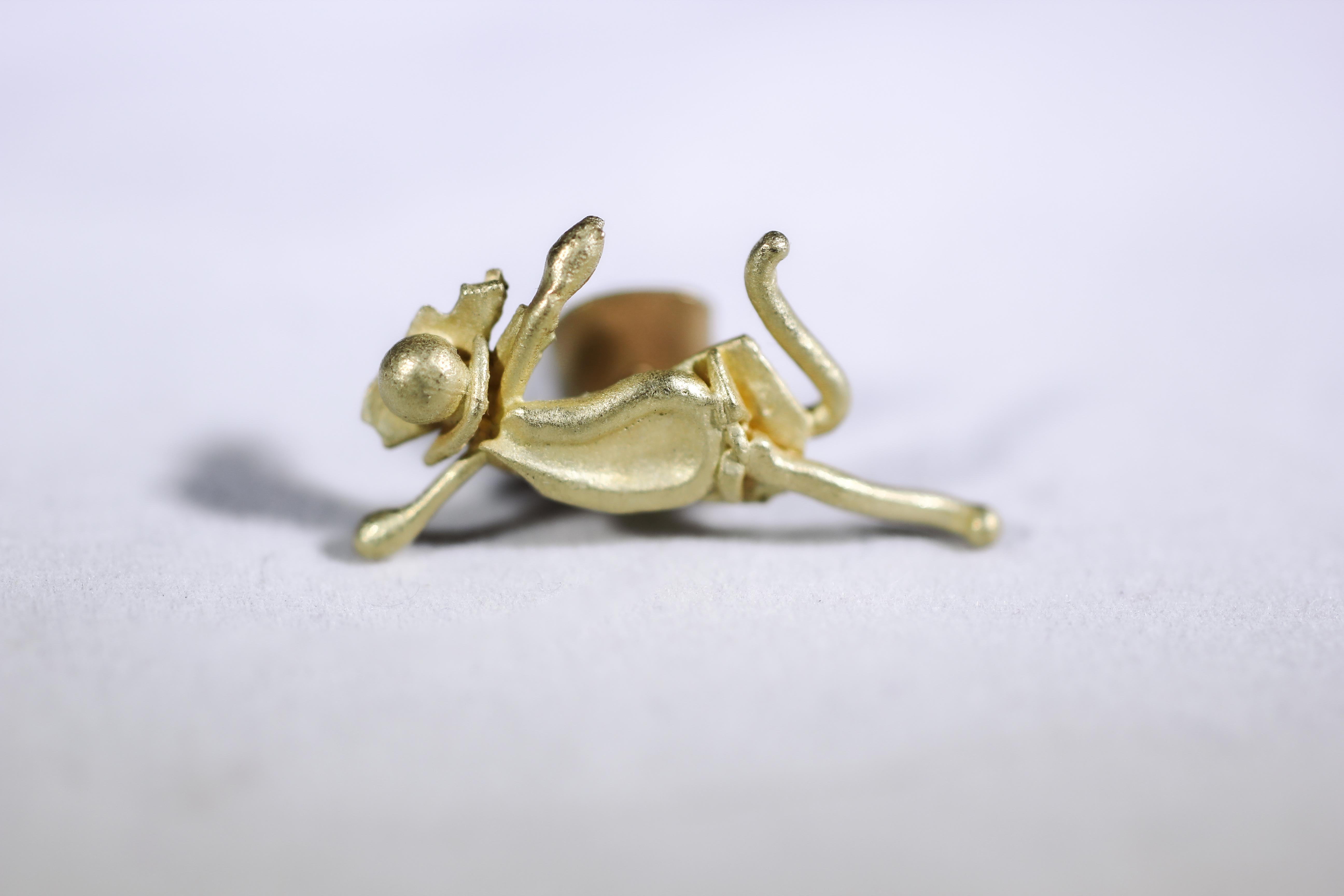 Single 18K Gold Stud Figurine Asymmetrical Earring Minimalist Modern Sculpture In New Condition For Sale In New York, NY