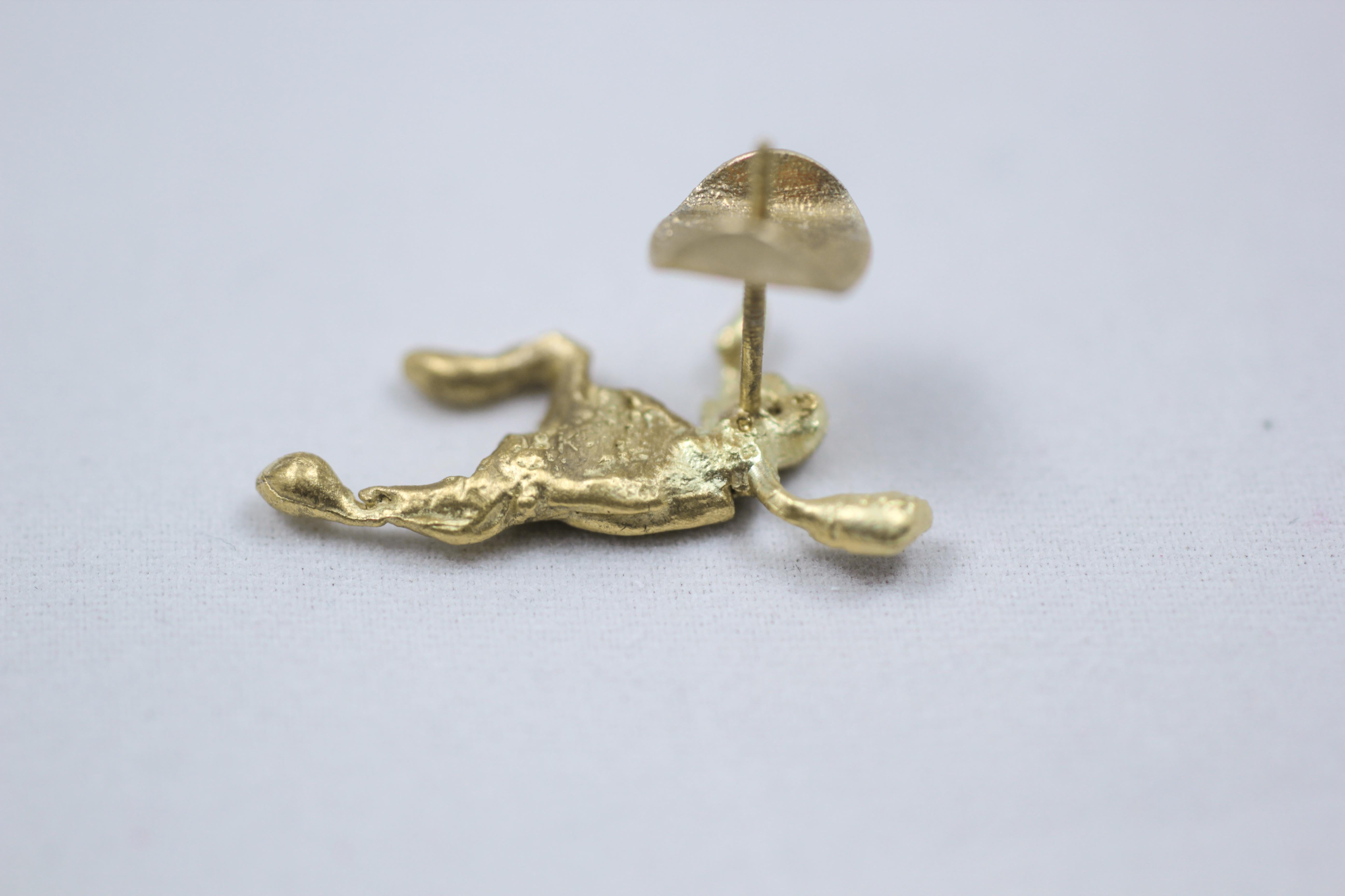 Contemporary Single 18Karat Gold Stud Figurine Earring Minimalist Asymmetric Modern Sculpture For Sale