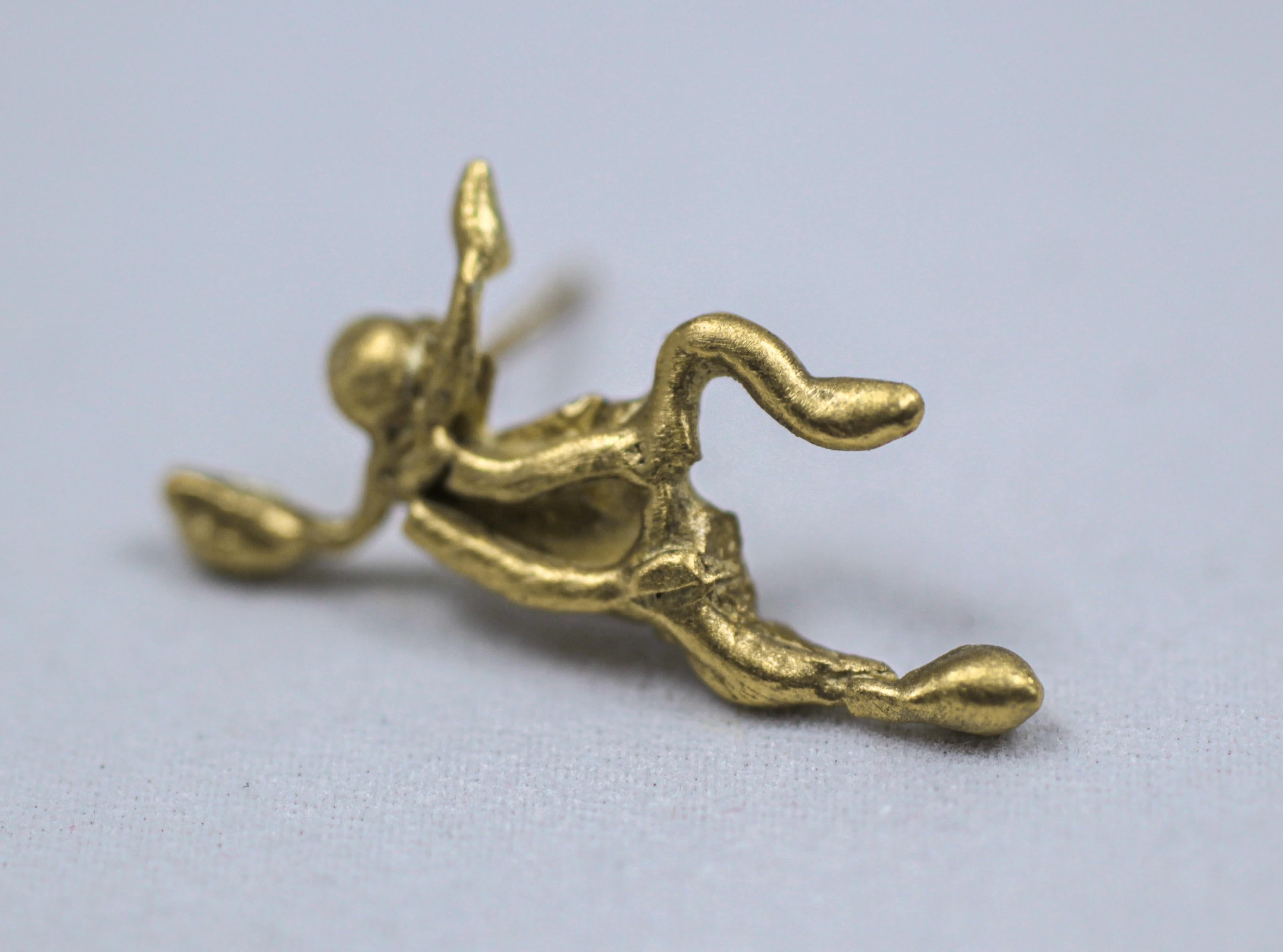 Single 18Karat Gold Stud Figurine Earring Minimalist Asymmetric Modern Sculpture For Sale 1