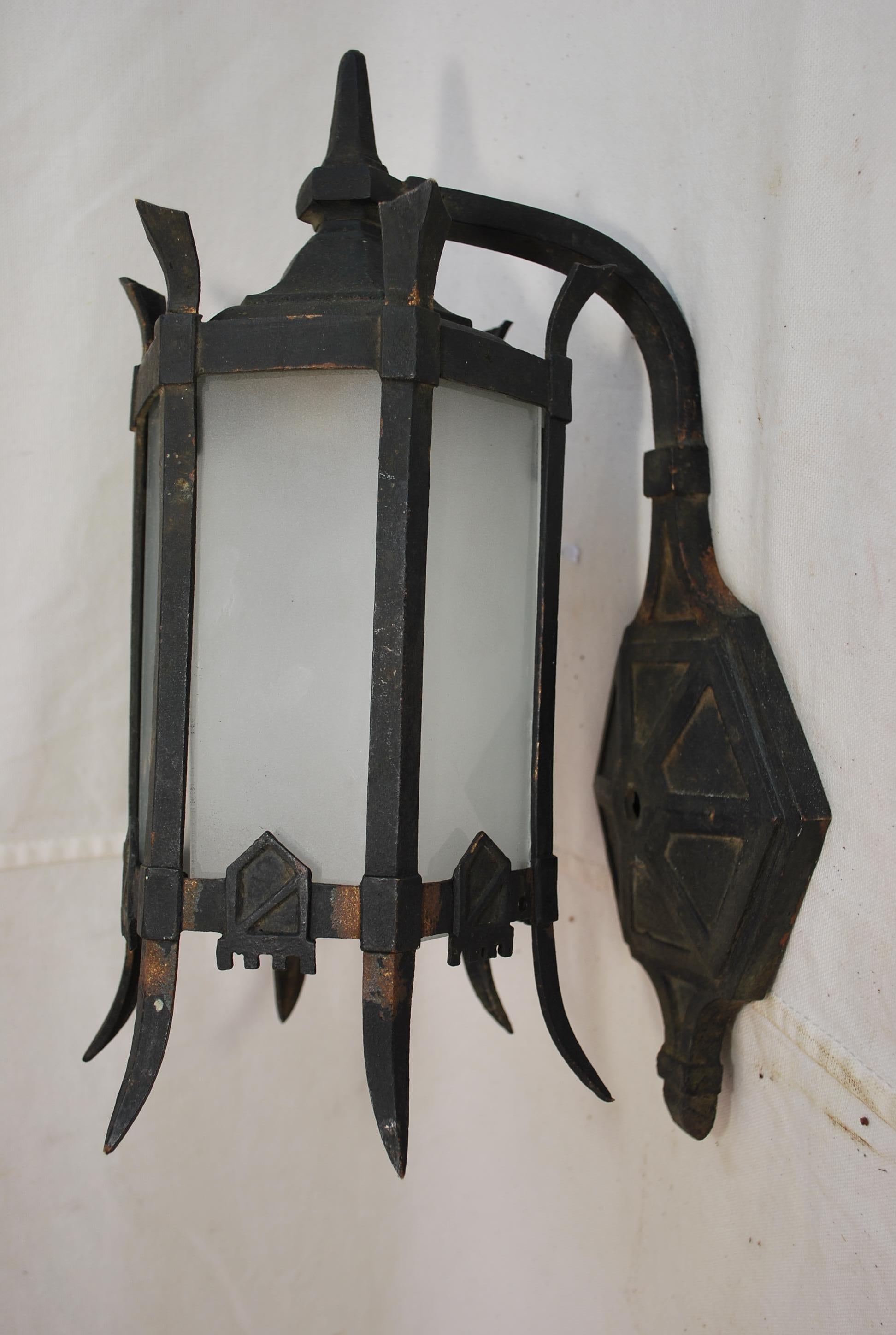 candelabro sencillo de bronce para exteriores de los años 20 en venta 1